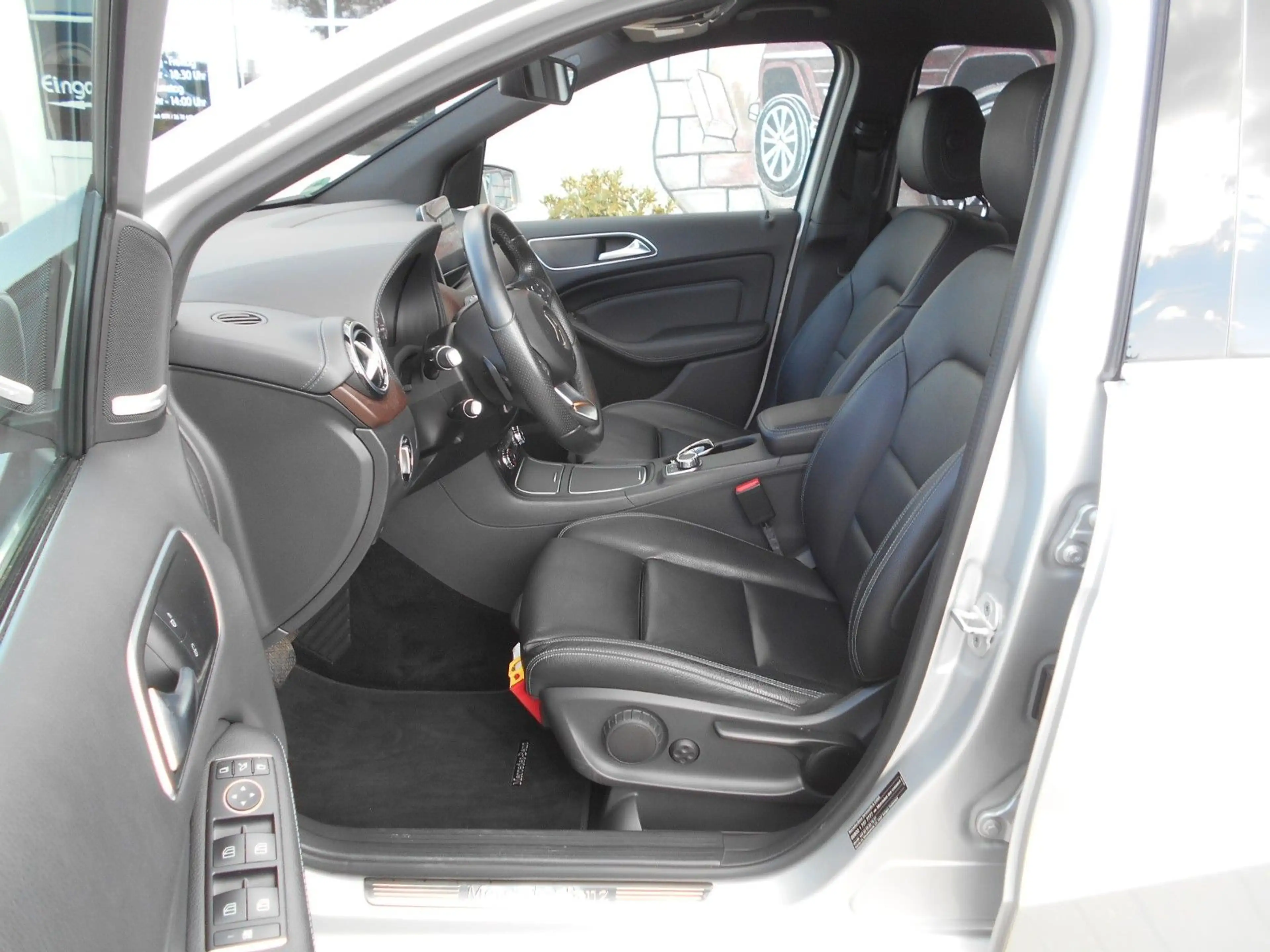 Mercedes-Benz B 220 d 4MATIC DCT LED/NAVI/LEDER/PDC — photo 8