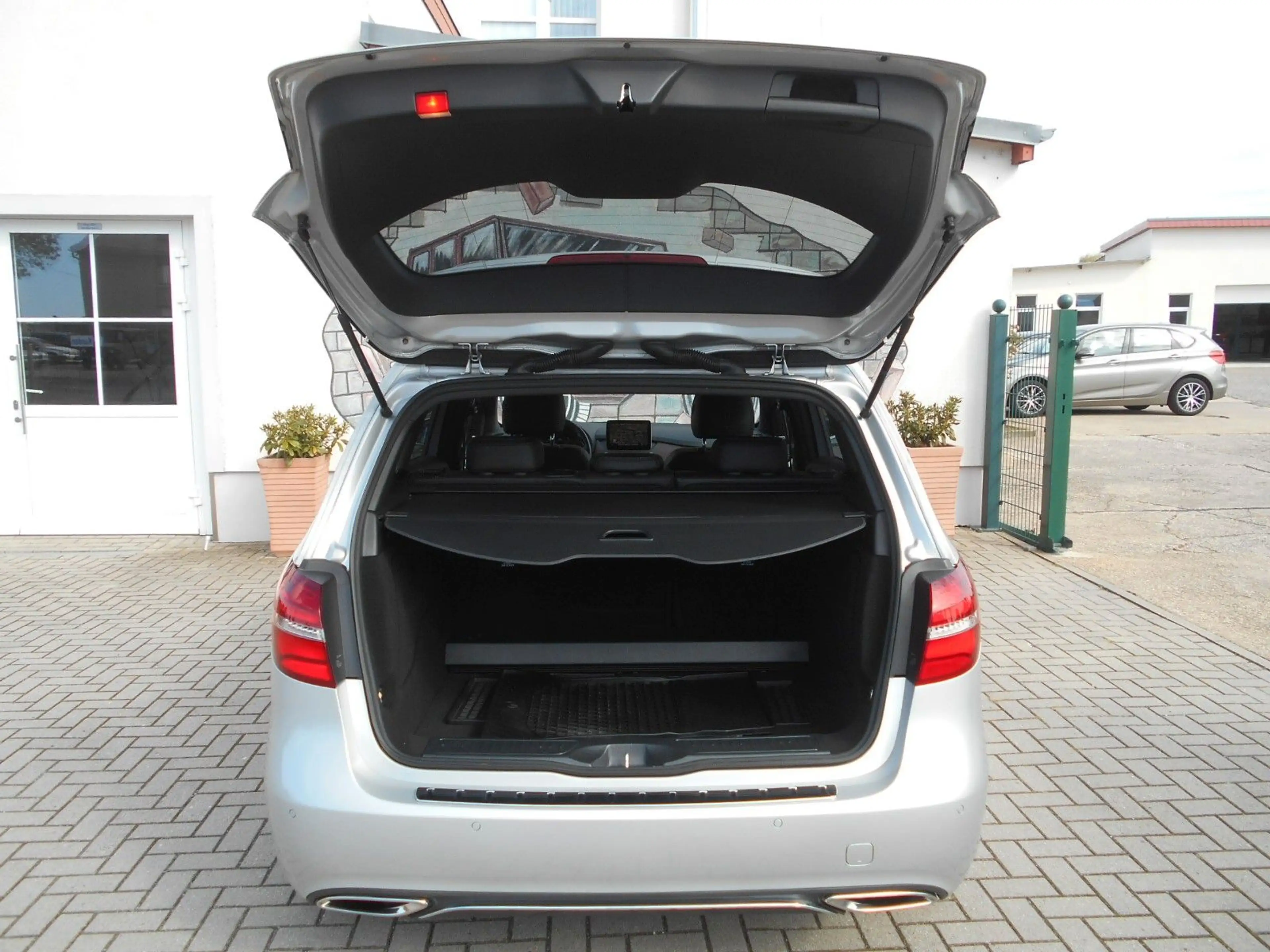 Mercedes-Benz B 220 d 4MATIC DCT LED/NAVI/LEDER/PDC — photo 11