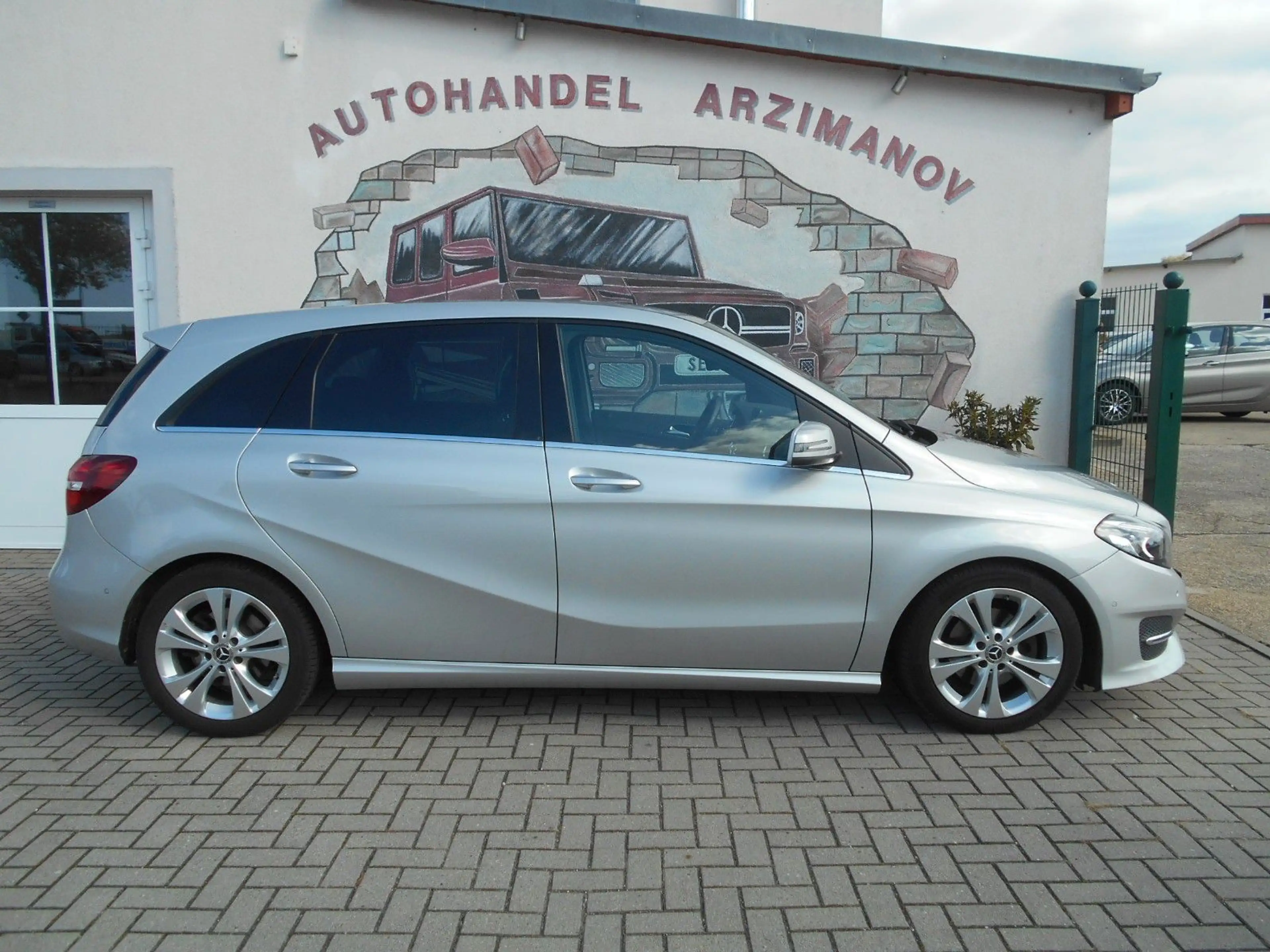 Mercedes-Benz B 220 d 4MATIC DCT LED/NAVI/LEDER/PDC — photo 3