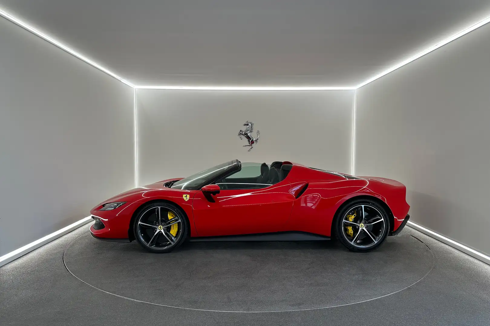 Ferrari 296 GTS Rosso Corsa / NEW / Bicolor Rood - 2