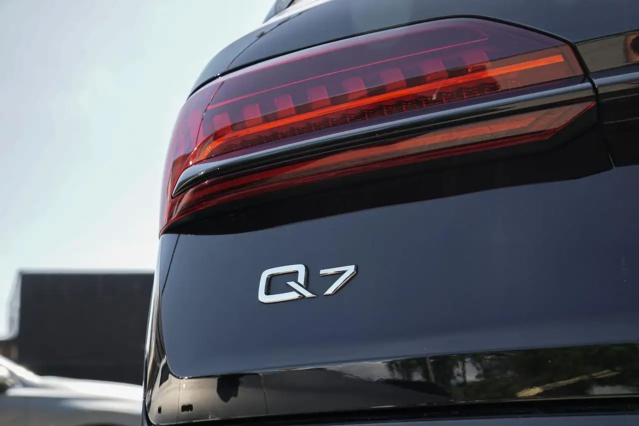 Audi Q7 photo Audi Q7