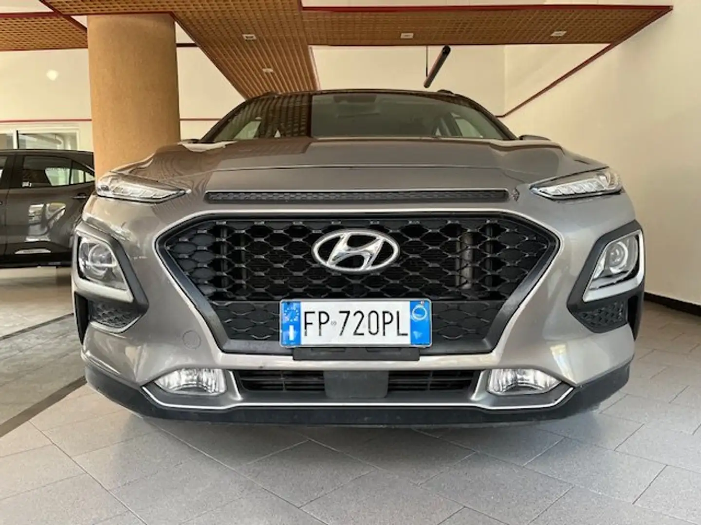 Hyundai KONA 1.0 t-gdi Comfort 2wd 120cv Grau - 2