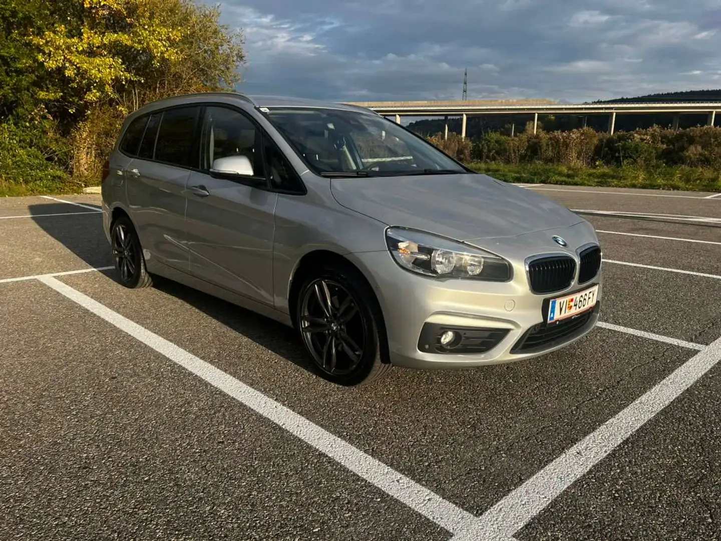 BMW 218 218i Gran Tourer Silber - 1