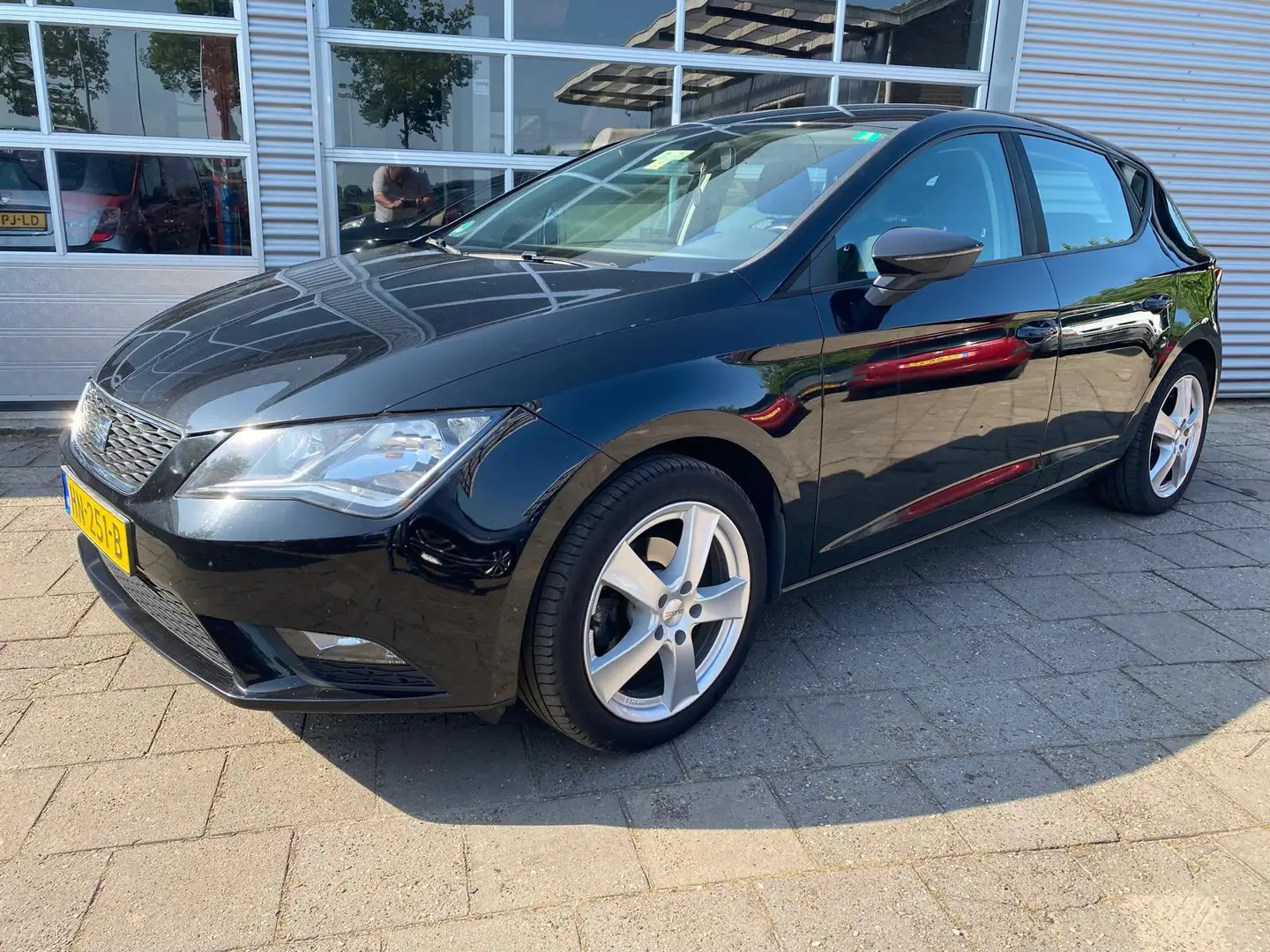 SEAT Leon 1.2 TSI Style Zwart - 1