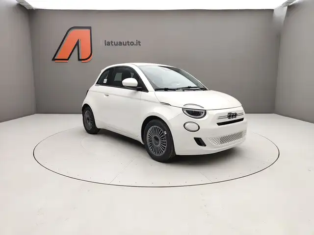 Fiat 500 view 3
