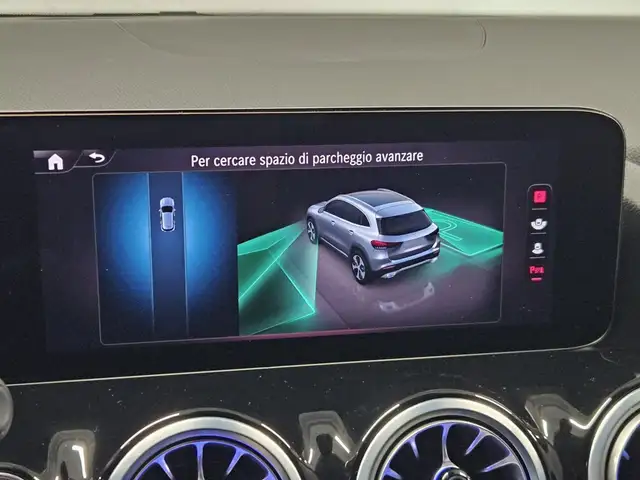 Mercedes-Benz Gla view 13
