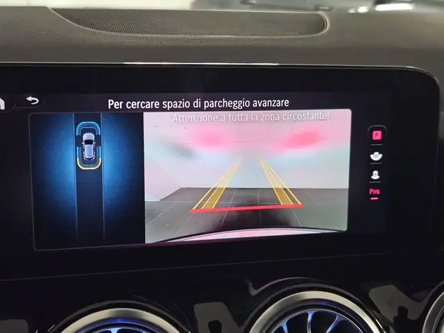 Mercedes-Benz Gla view 14