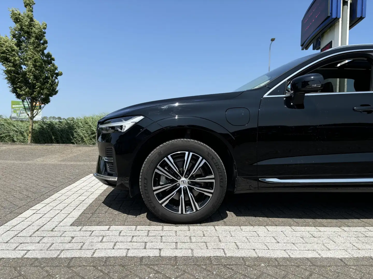 Volvo XC60 2.0 T6 Plug-in hybrid AWD Plus Bright | Long Range Negro - 2