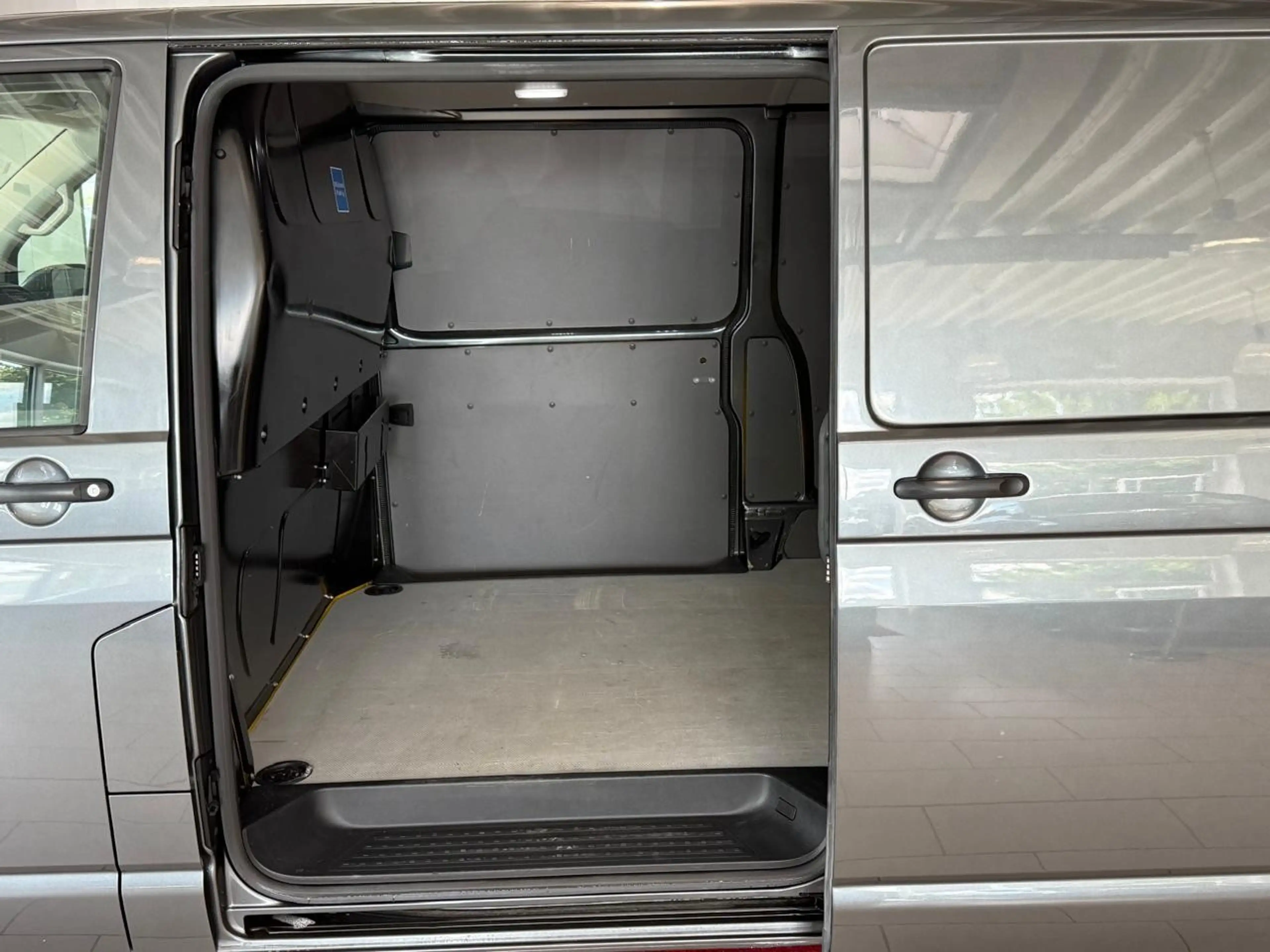 Volkswagen T6.1 Transporter Kasten FWD lang*Kamera*AHK — photo 10