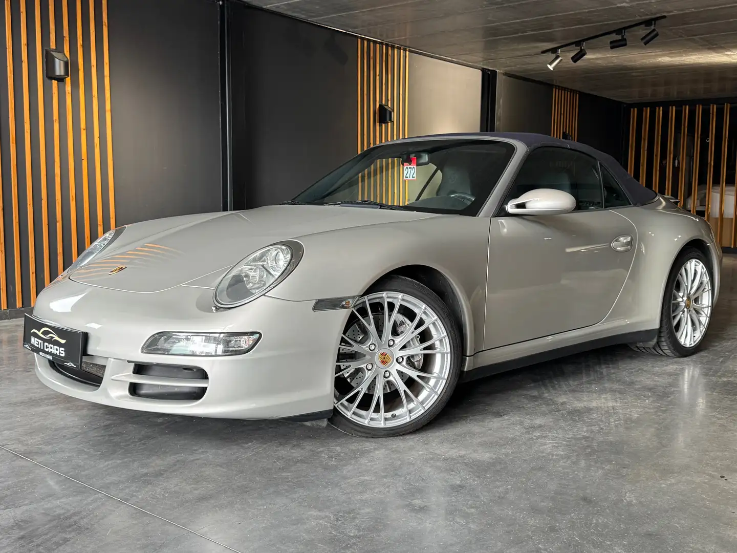 Porsche 911 Carrera 4 Cabriolet 3.6i Tiptronic S Grijs - 1