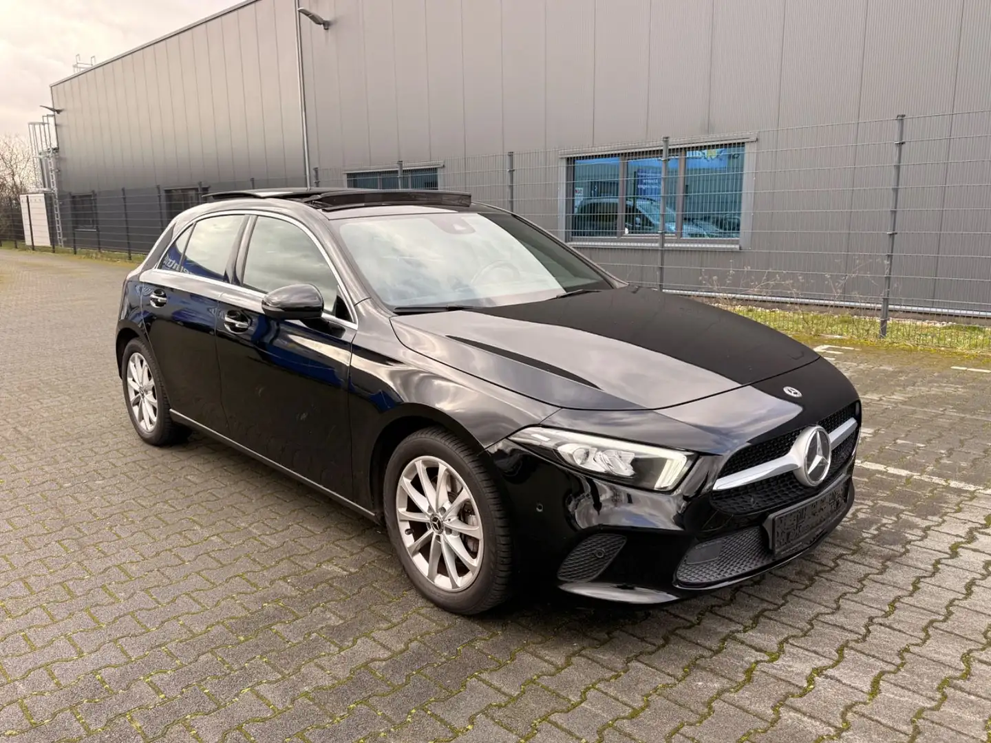Mercedes-Benz A 220 * PROGRESSIVE*PANO*VOLL SCHECKHEFT* Schwarz - 2