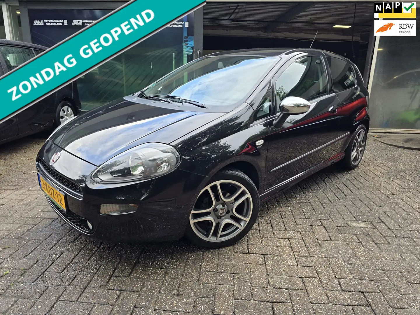 Fiat Punto Evo 0.9 TwinAir Sport | 2E EIGENAAR | 12MND GARANTIE | Zwart - 1