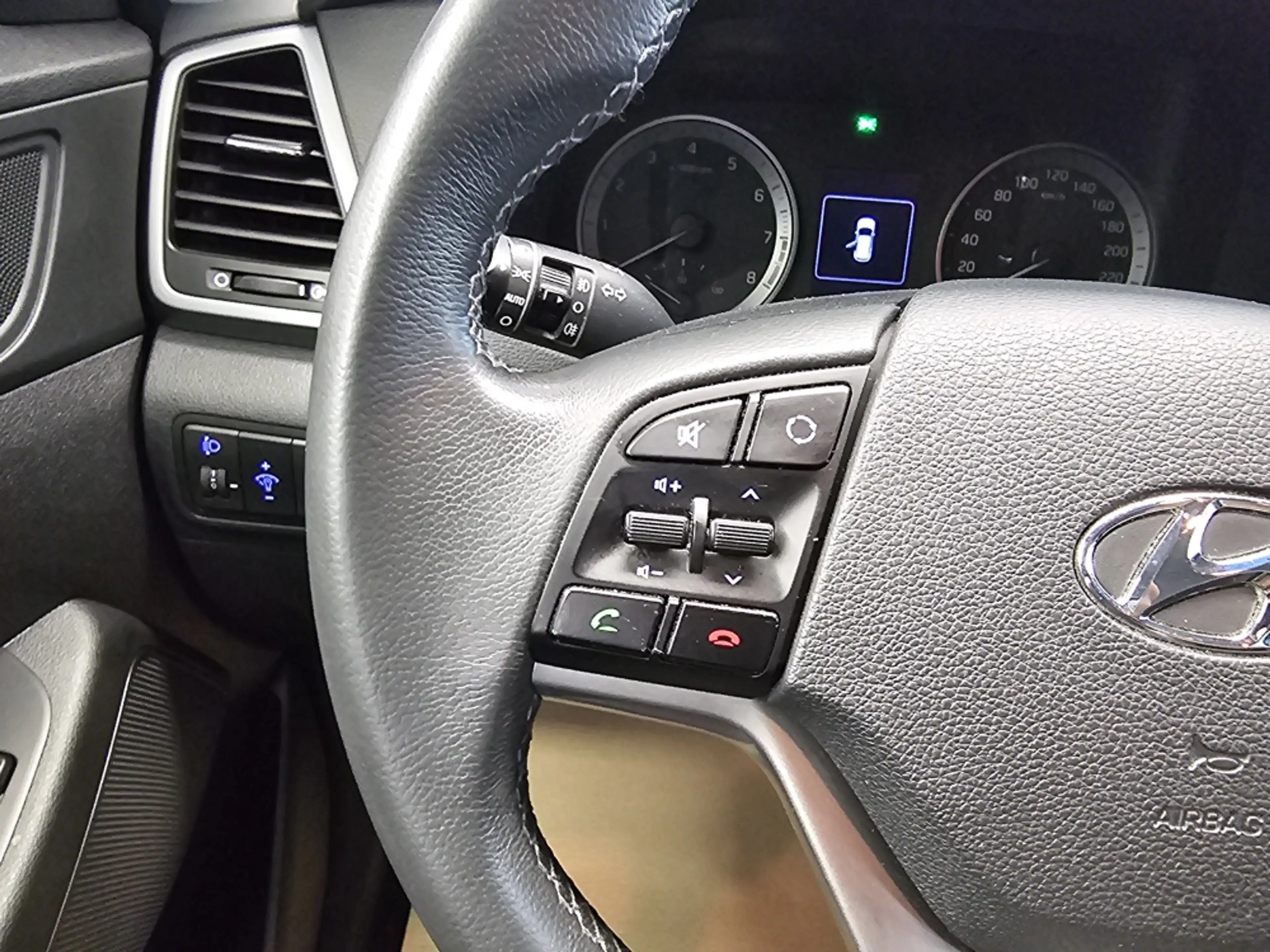 Hyundai TUCSON Kamera,Leder,Sitzheizung,Tempomat,Navi — photo 14