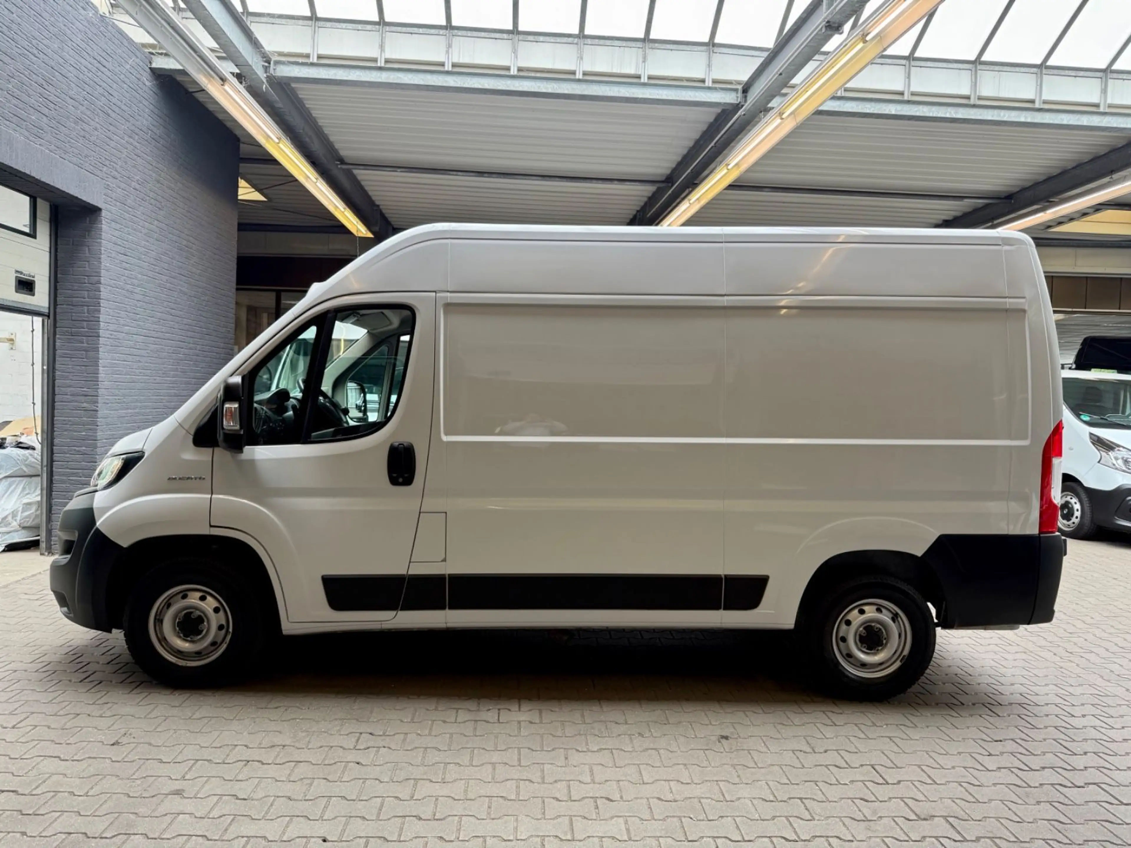 Fiat Ducato 2.3 D L2H2 3,3t KLIMA 3-SITZE PDC VERKLEI — photo 5