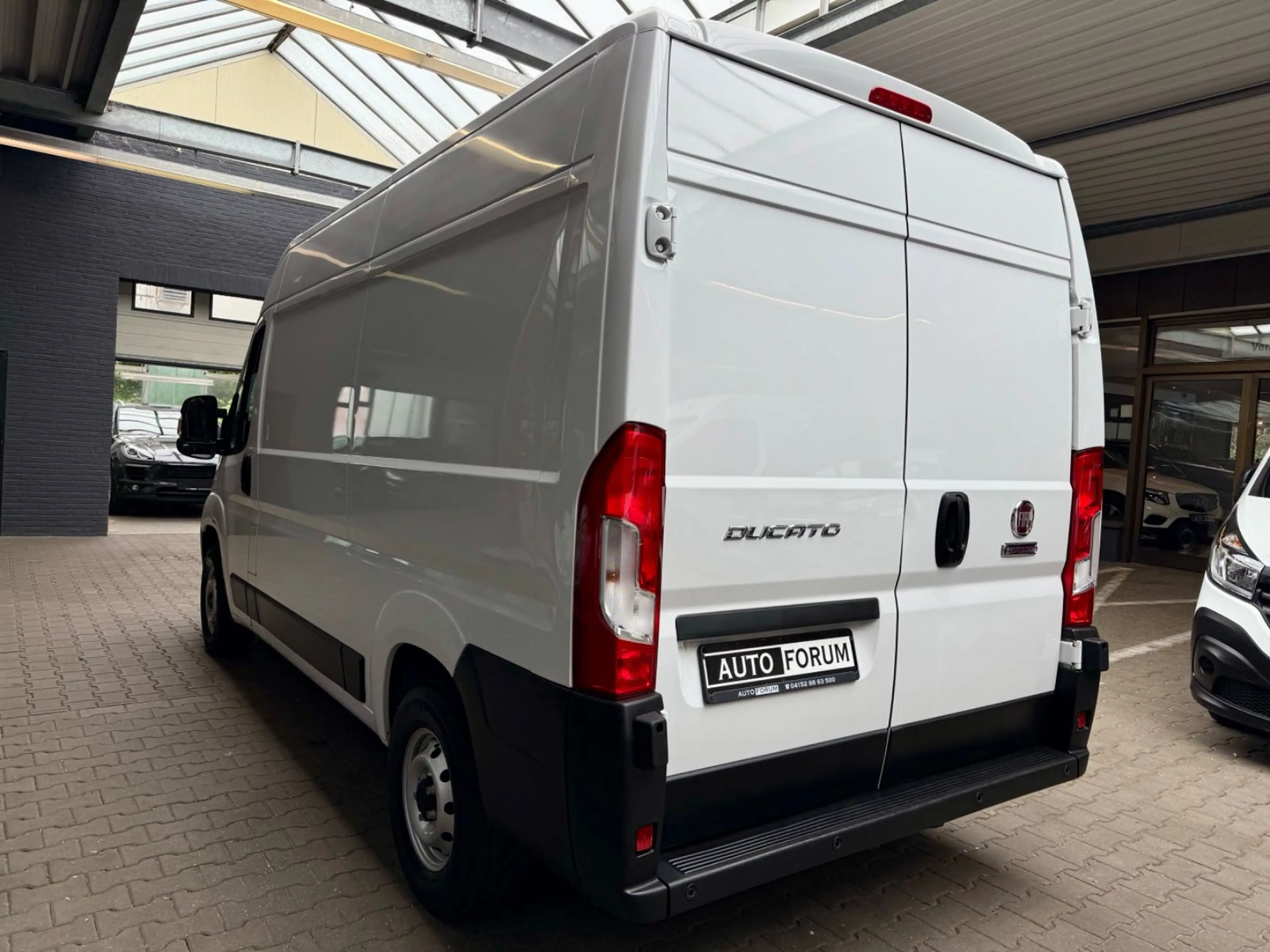 Fiat Ducato 2.3 D L2H2 3,3t KLIMA 3-SITZE PDC VERKLEI — photo 6