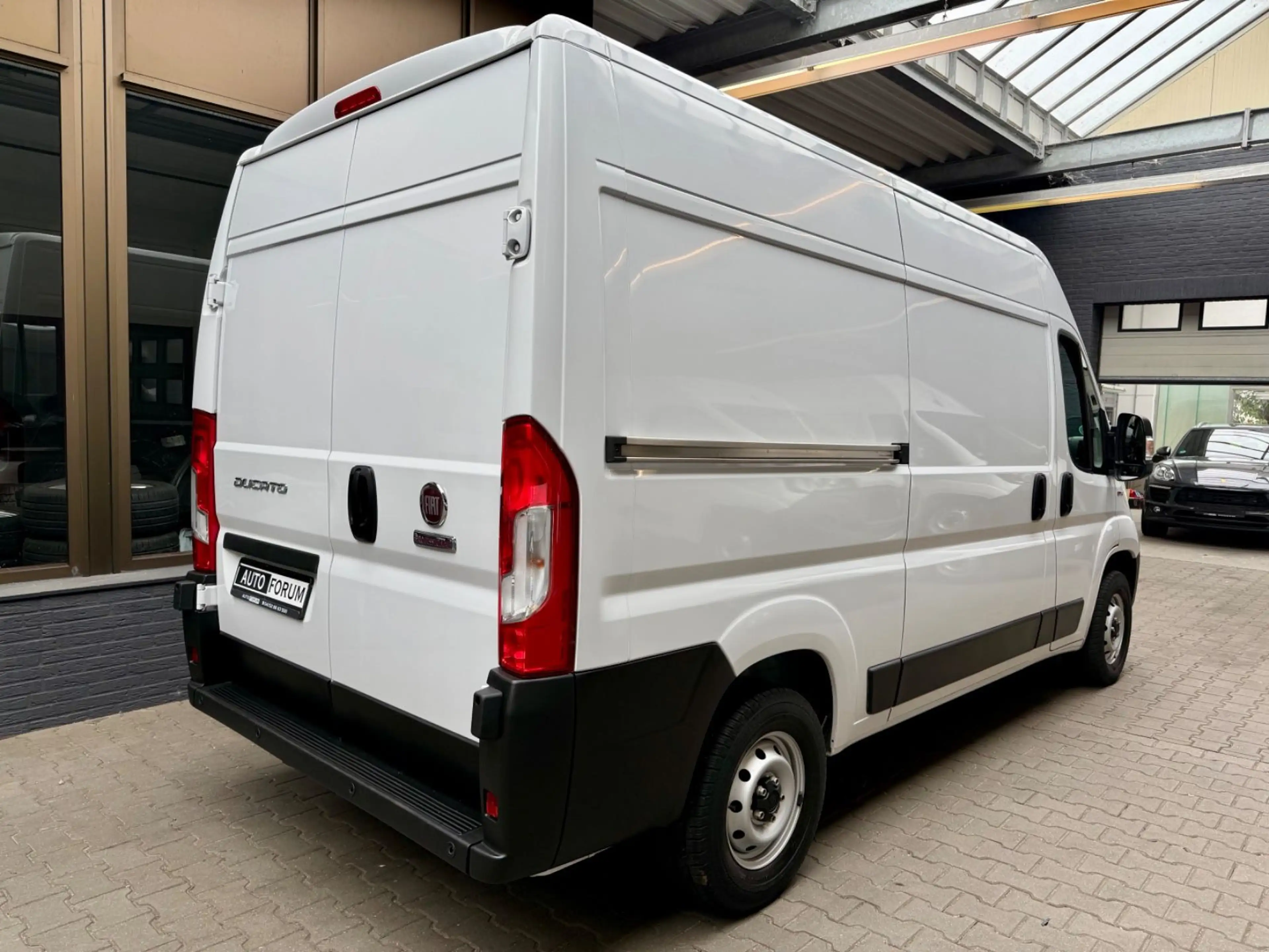 Fiat Ducato 2.3 D L2H2 3,3t KLIMA 3-SITZE PDC VERKLEI — photo 10