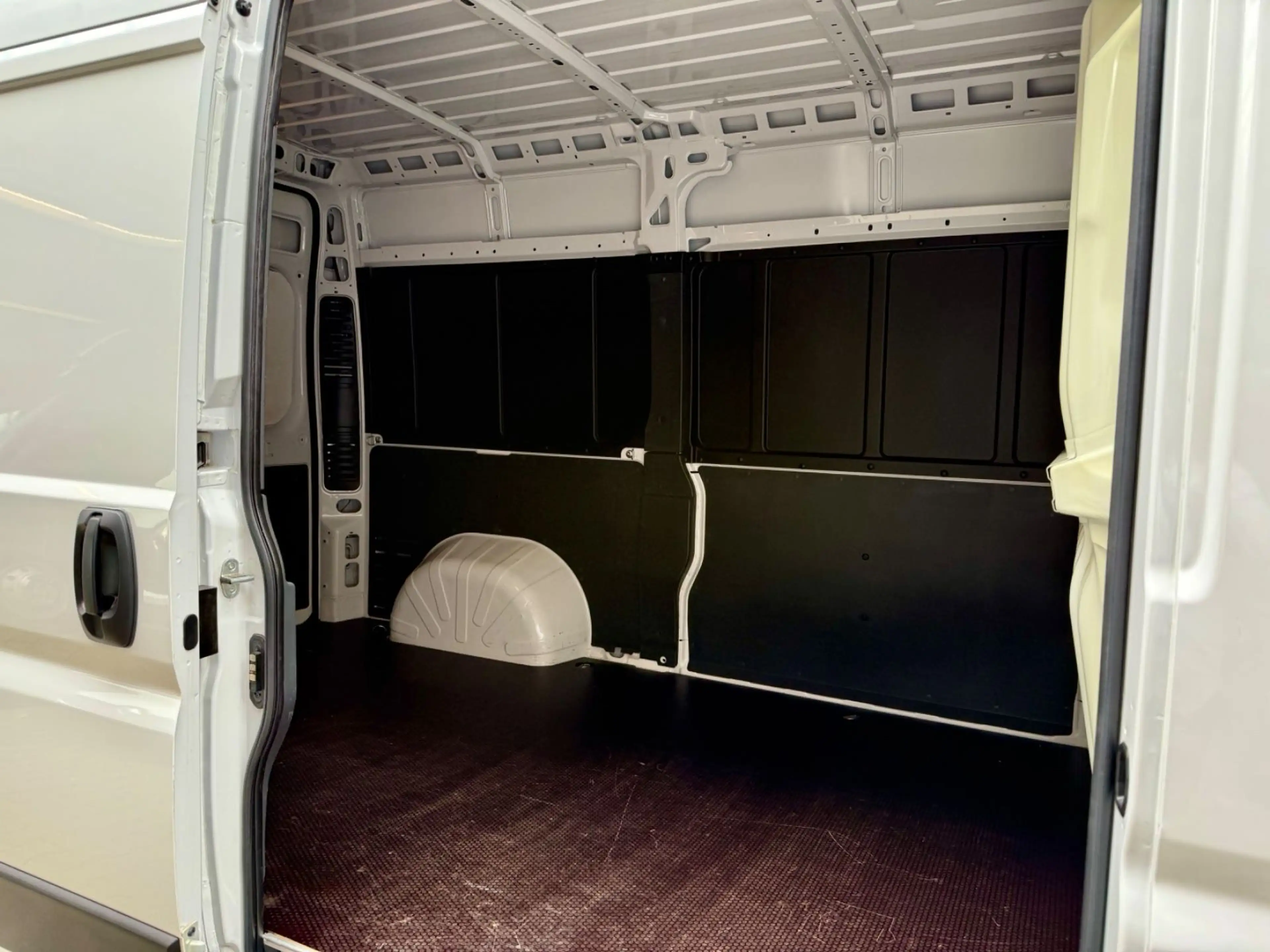 Fiat Ducato 2.3 D L2H2 3,3t KLIMA 3-SITZE PDC VERKLEI — photo 12