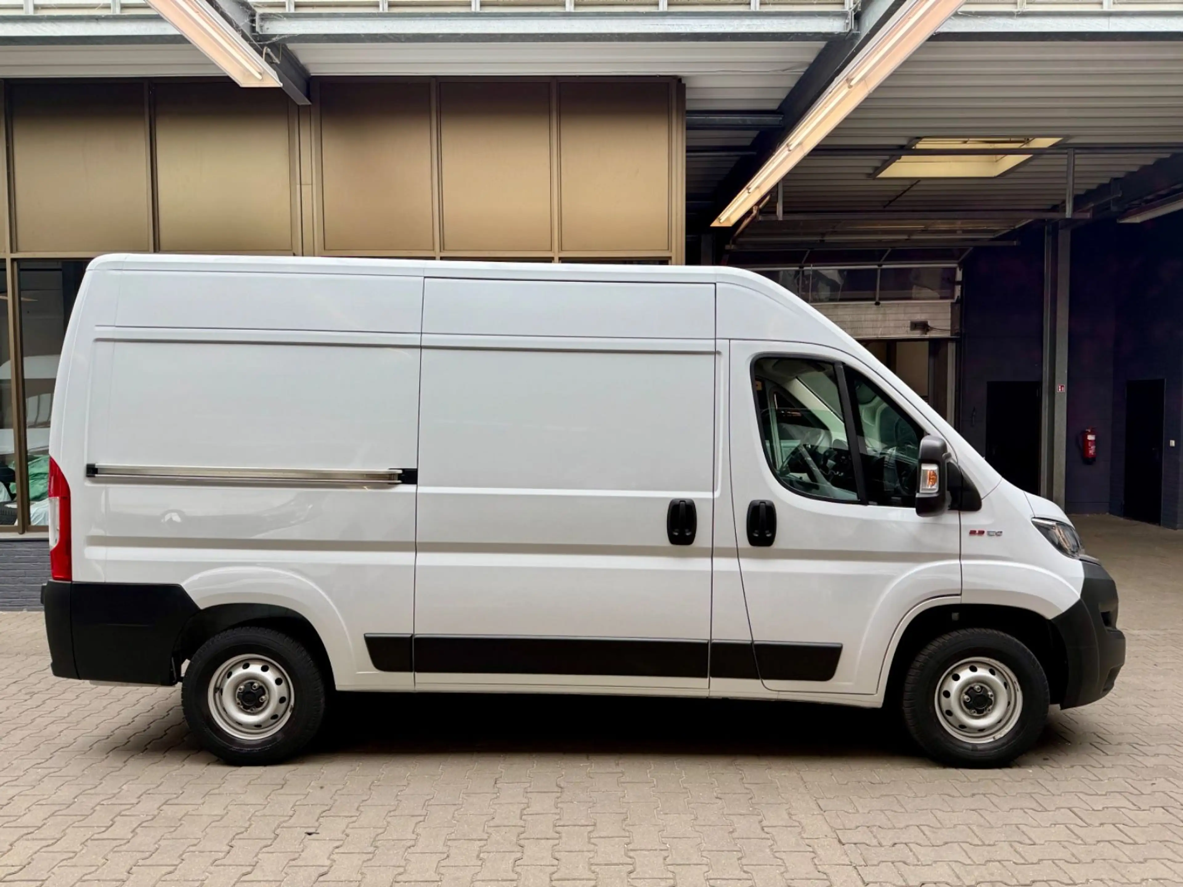 Fiat Ducato 2.3 D L2H2 3,3t KLIMA 3-SITZE PDC VERKLEI — photo 11