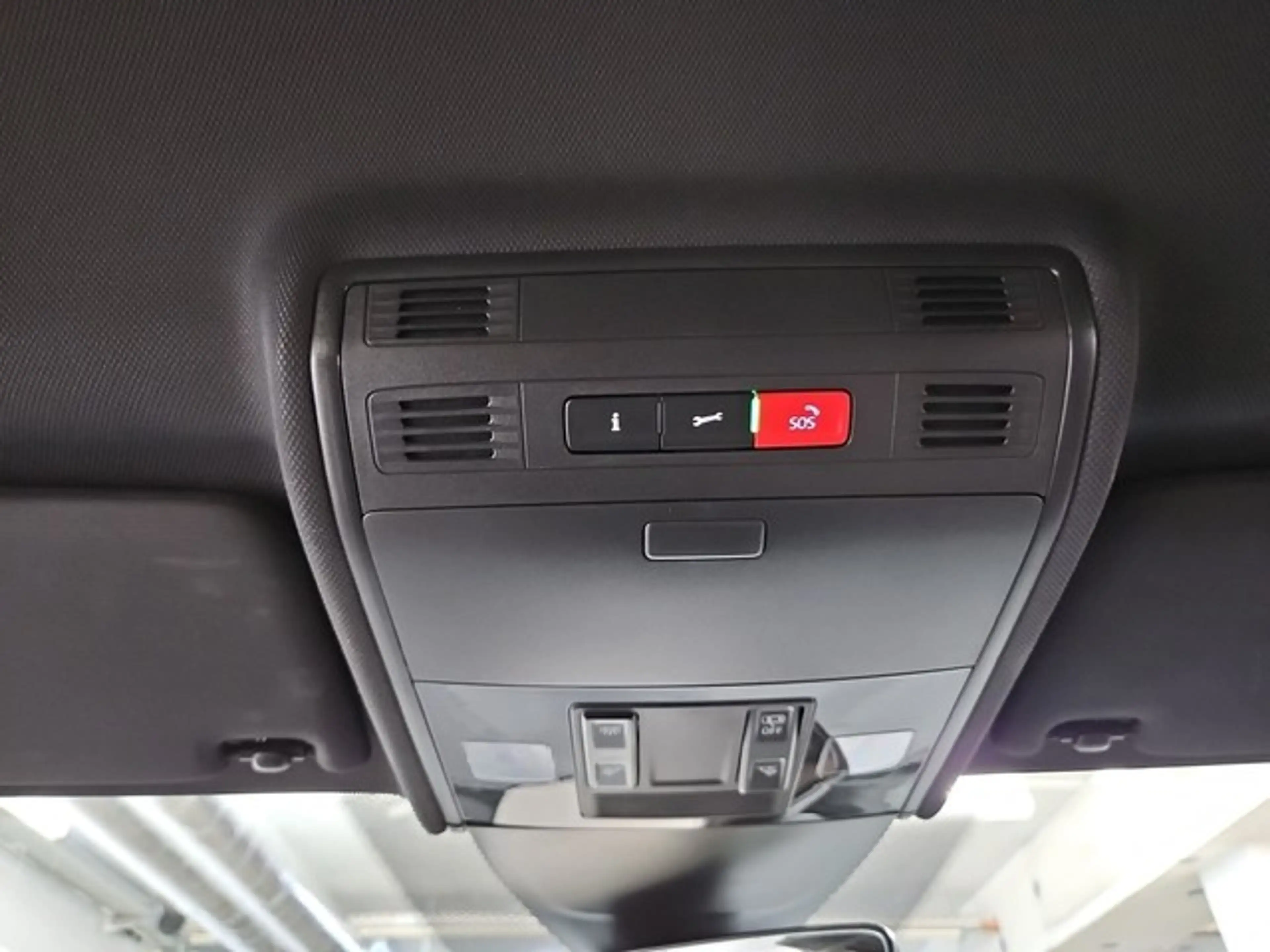 Volkswagen Polo VI R-Line IQ DRIVE ACC REAR VIEW DIGITAL COCKPI... — photo 6