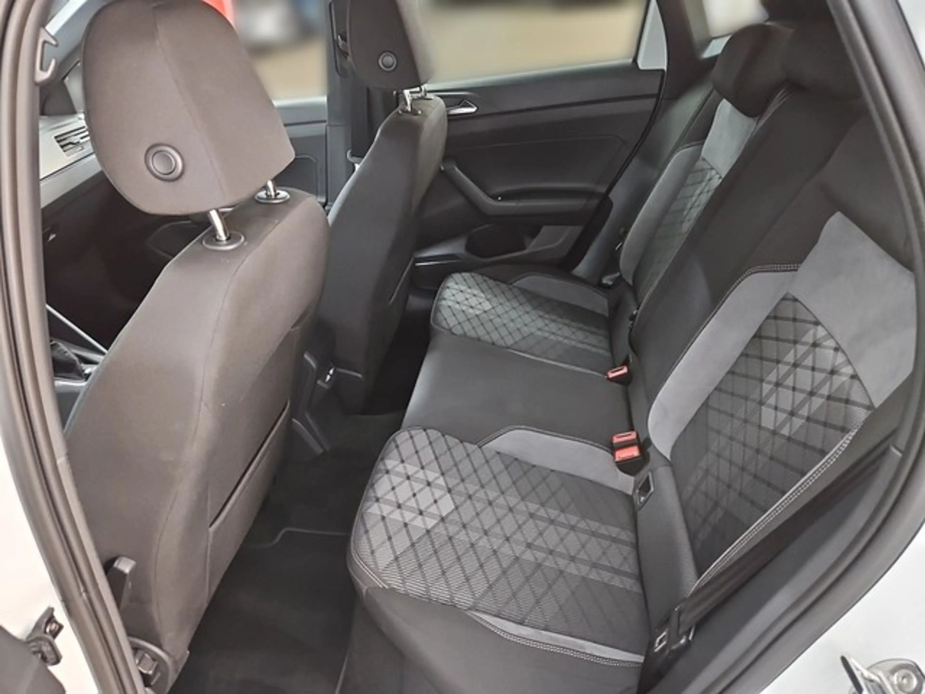 Volkswagen Polo VI R-Line IQ DRIVE ACC REAR VIEW DIGITAL COCKPI... — photo 9