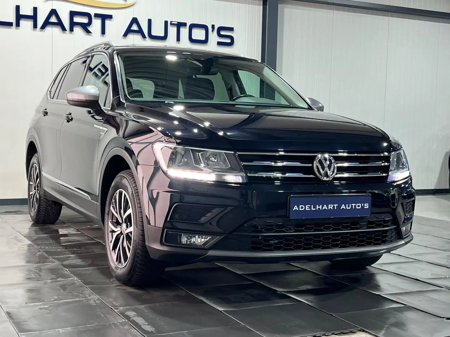 Volkswagen Tiguan Allspace 1.5 TSI Comfortline 7pers / Navigatie full map / C Zwart - 2