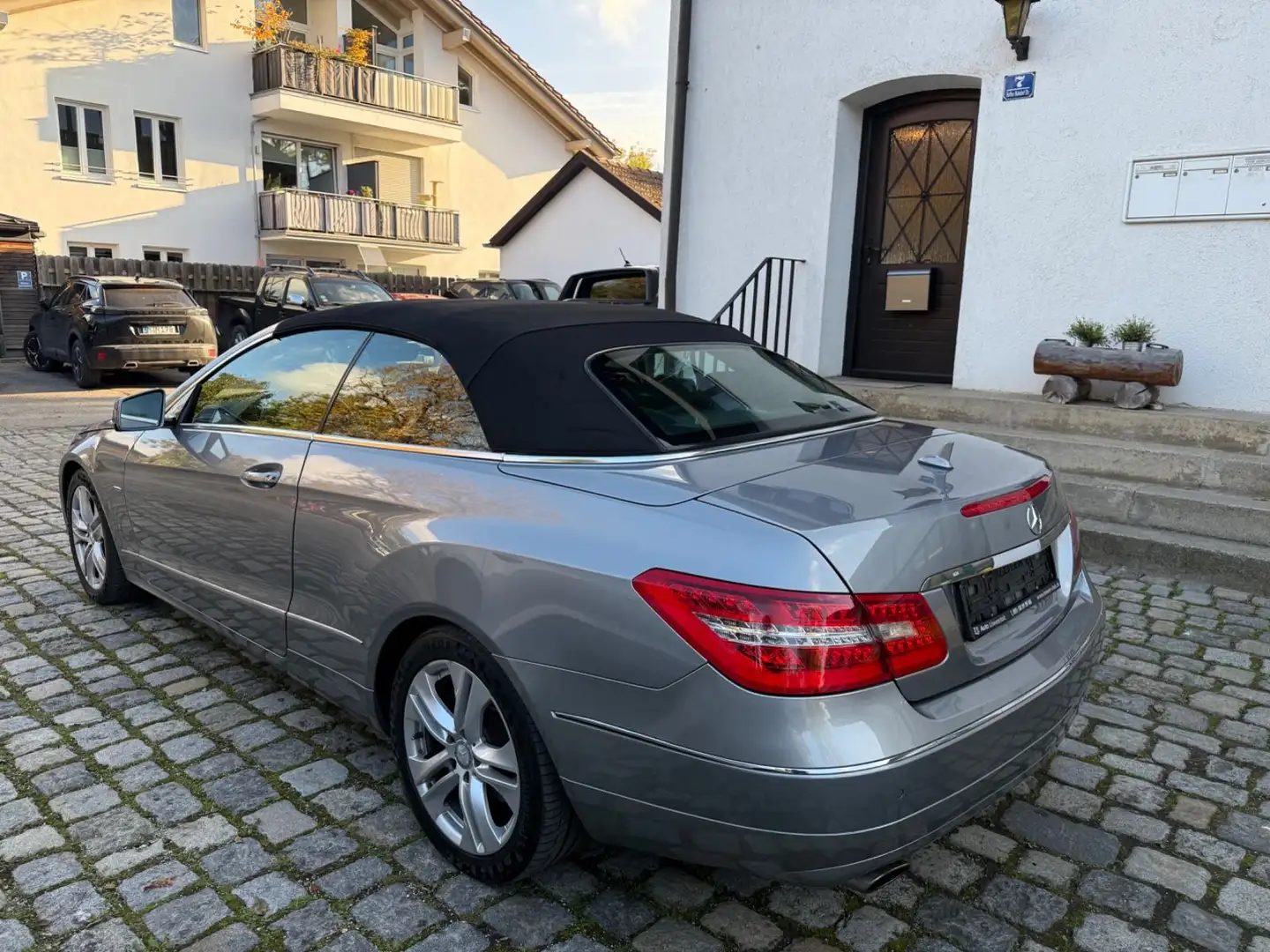 Mercedes-Benz E 200 Cabrio CGI BlueEfficiency Argent - 2