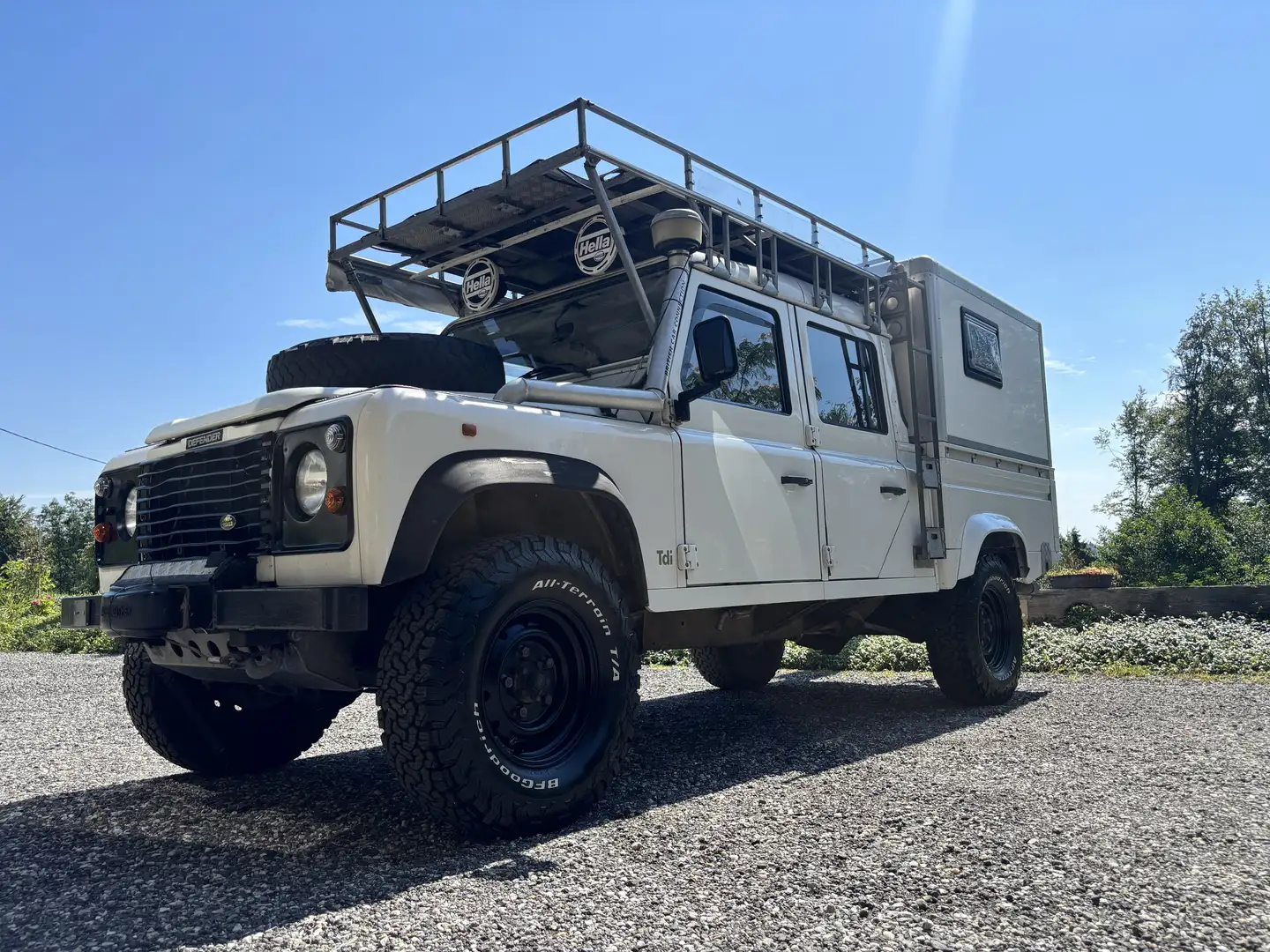 Land Rover Defender - 1