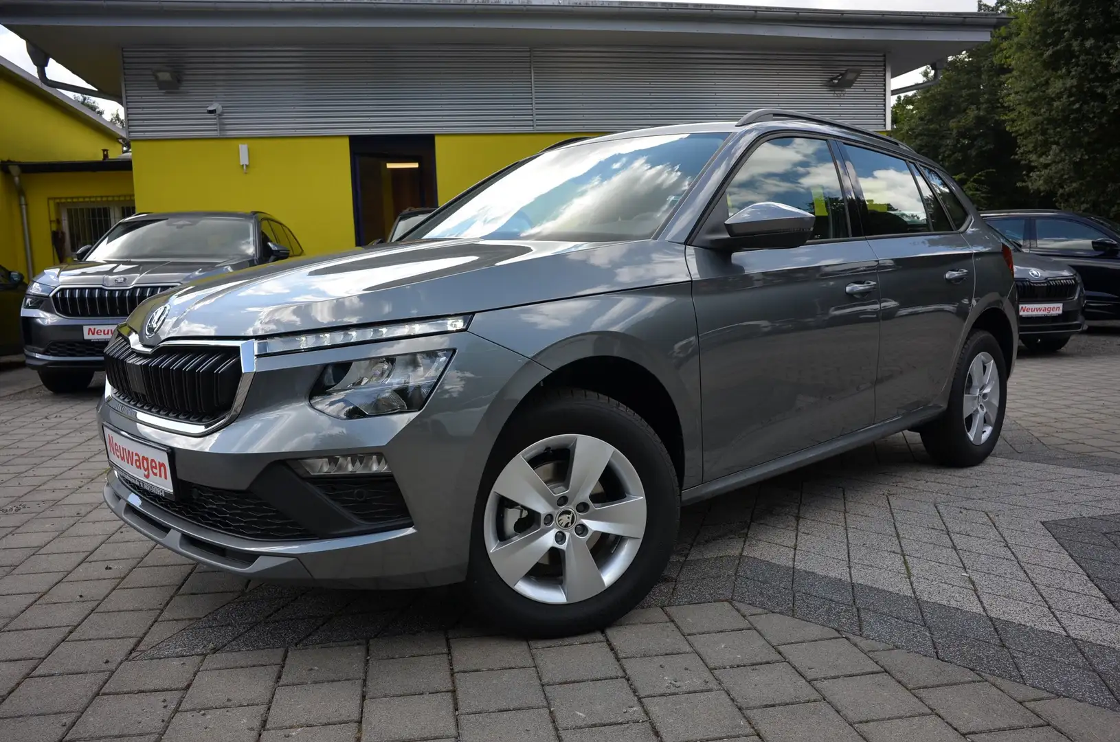 Skoda Kamiq 1.0 TSI DSG Selection 5JGAR+AHK+CAM+ALU+SH Gris - 1