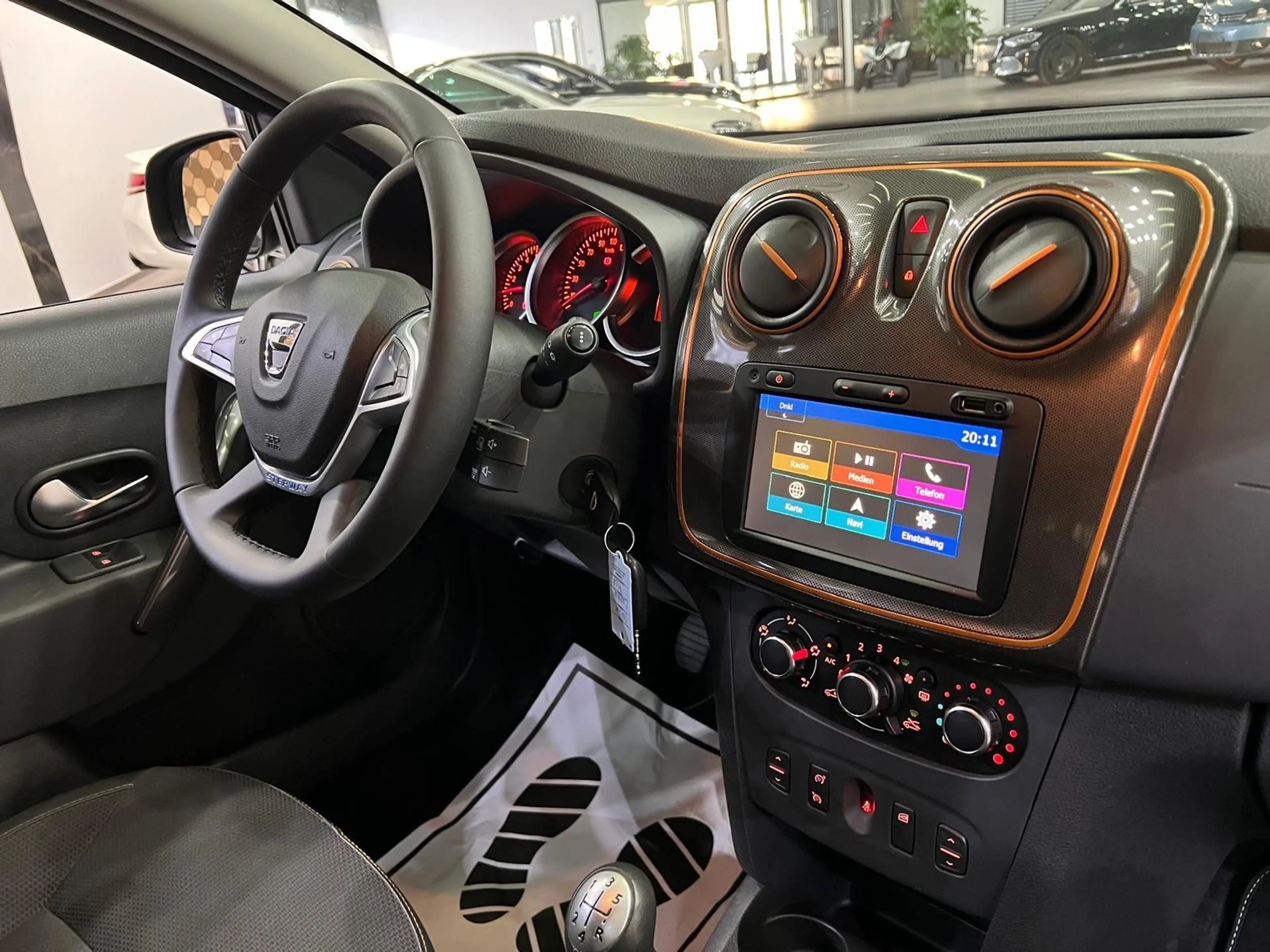 Dacia Logan II Stepway Celebration /Navi/Klima/1.Hand/ — photo 9