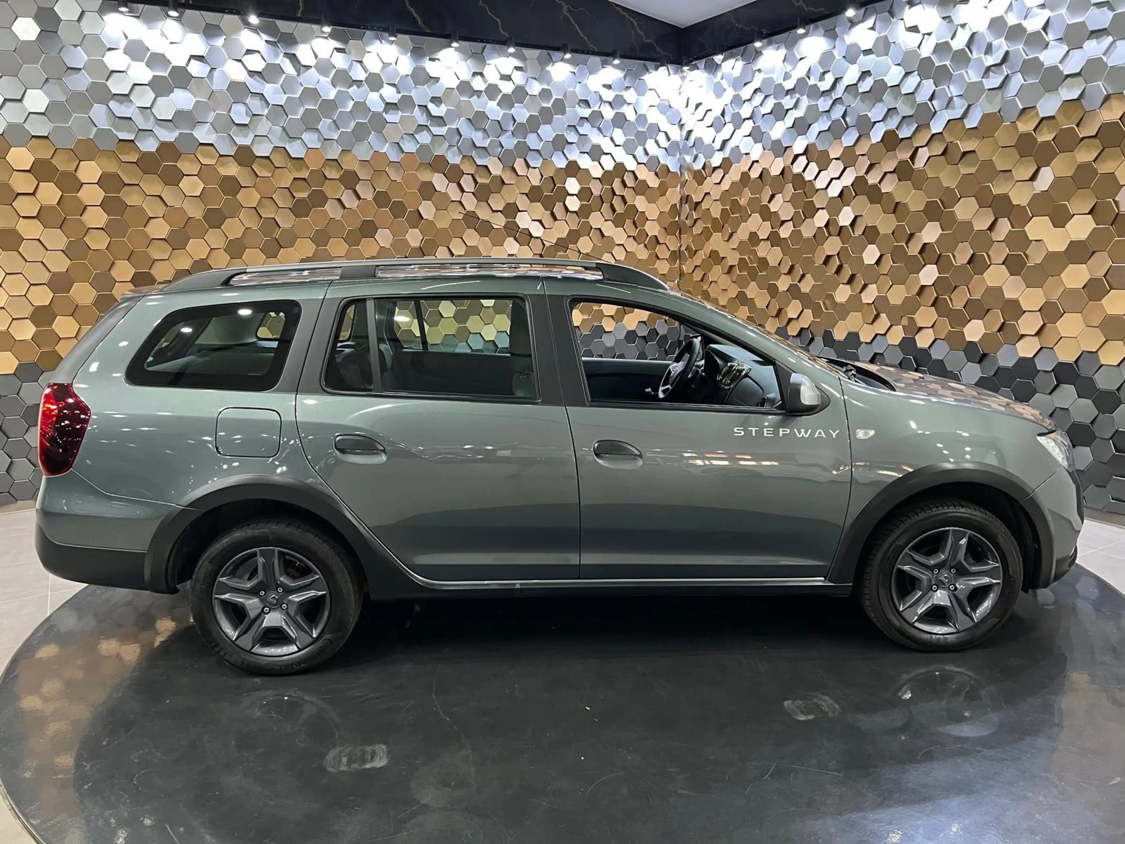 Dacia Logan II Stepway Celebration /Navi/Klima/1.Hand/ — photo 11