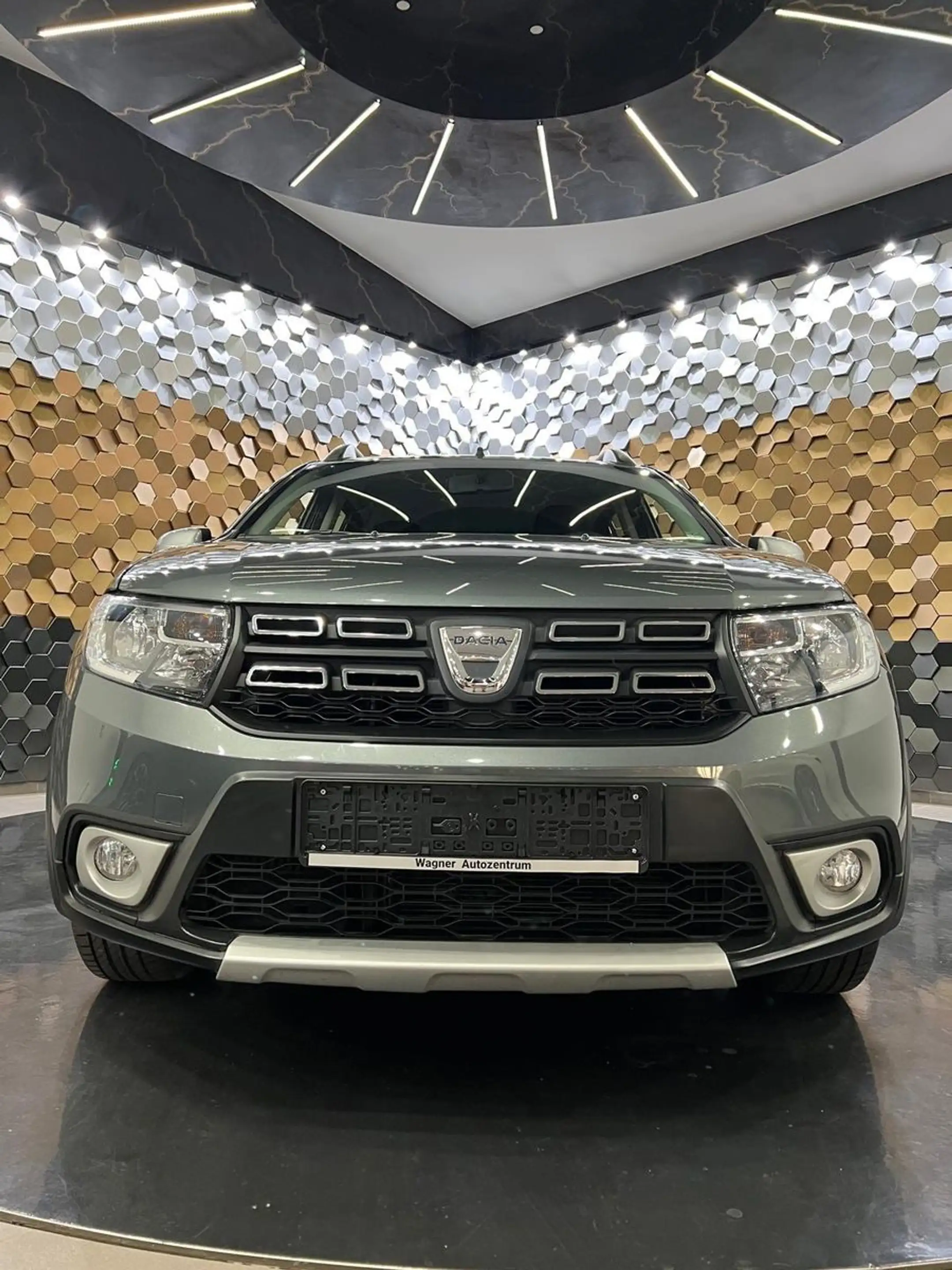 Dacia Logan II Stepway Celebration /Navi/Klima/1.Hand/ — photo 7