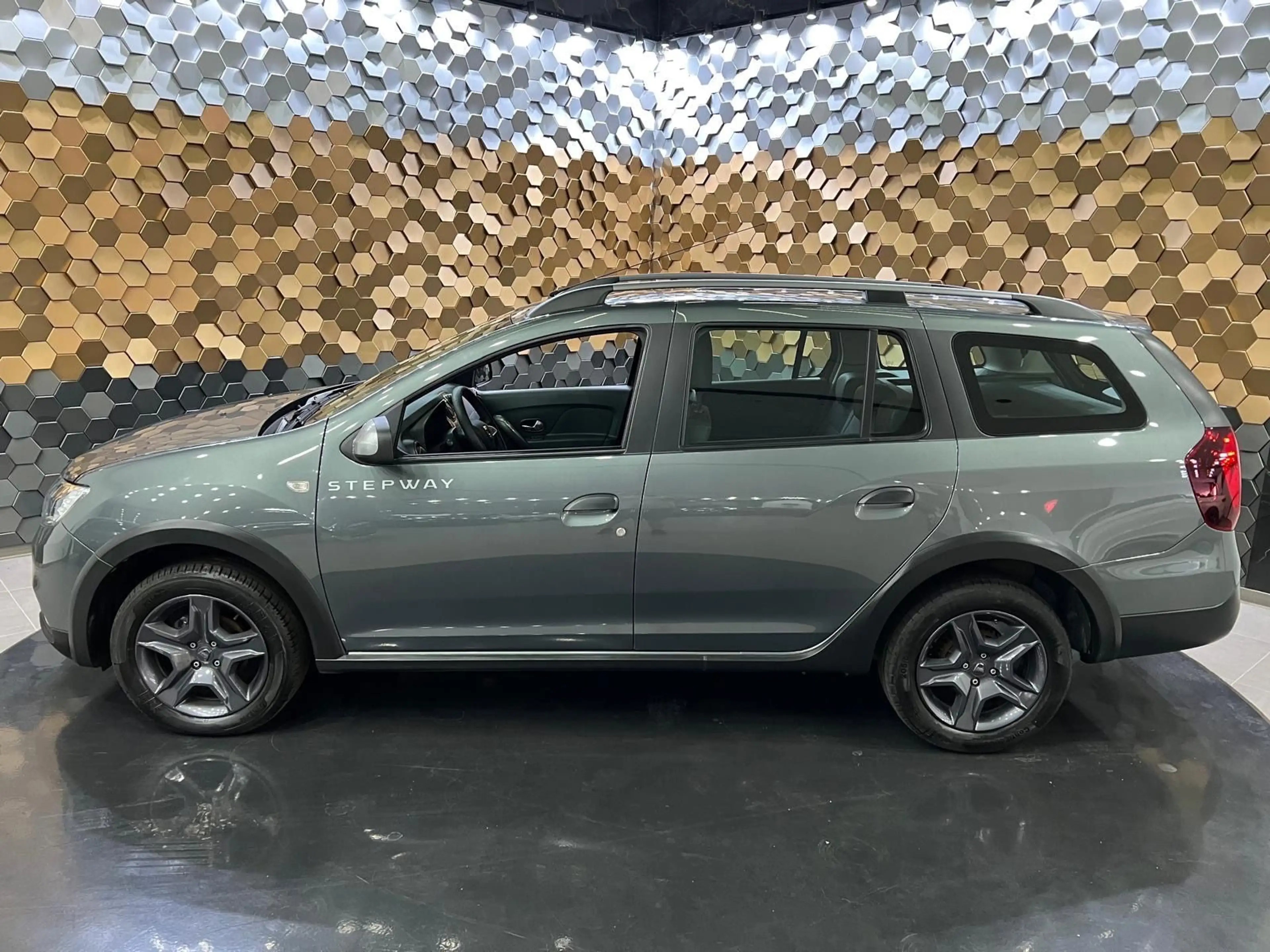 Dacia Logan II Stepway Celebration /Navi/Klima/1.Hand/ — photo 10