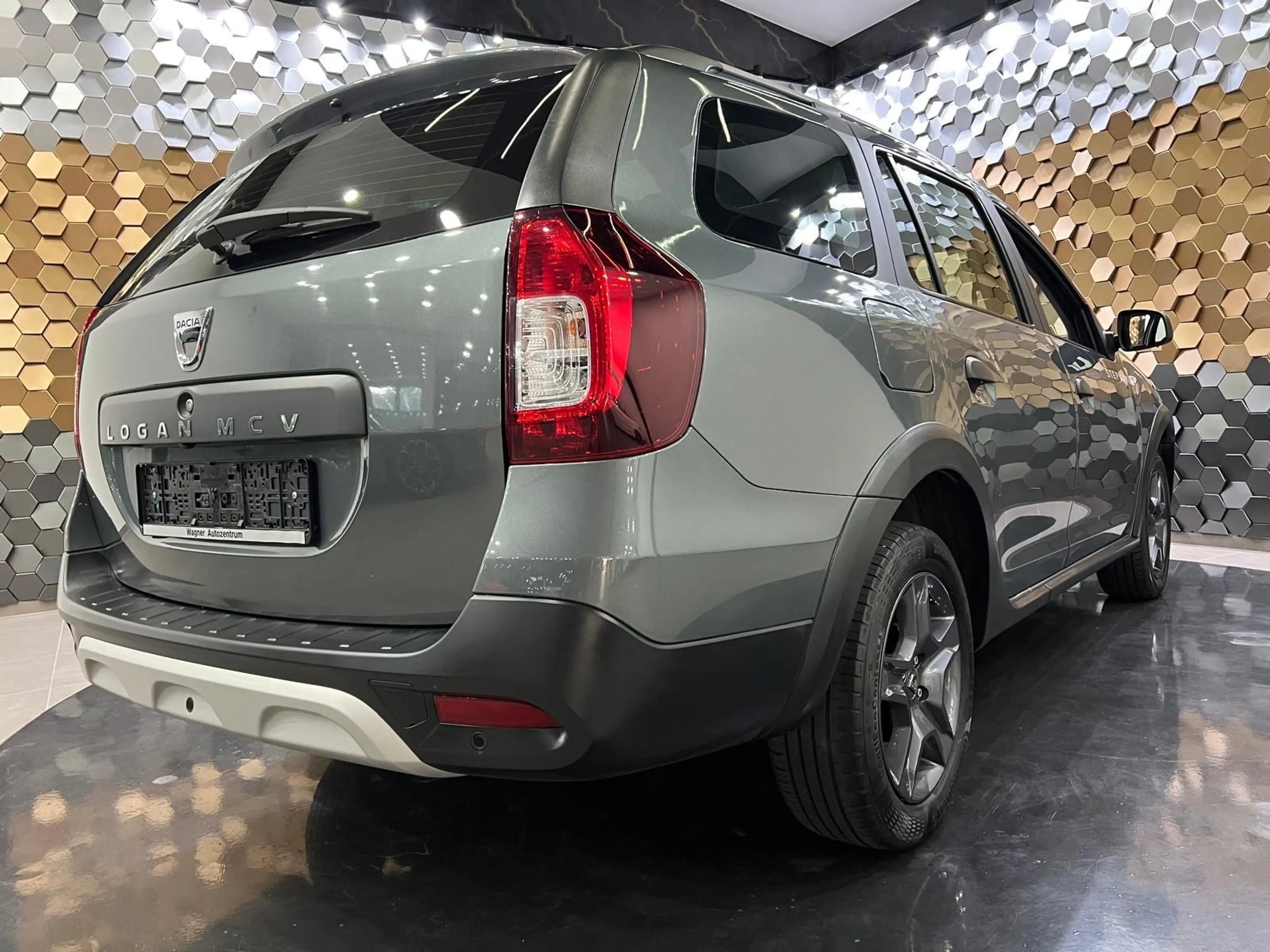 Dacia Logan II Stepway Celebration /Navi/Klima/1.Hand/ — photo 2