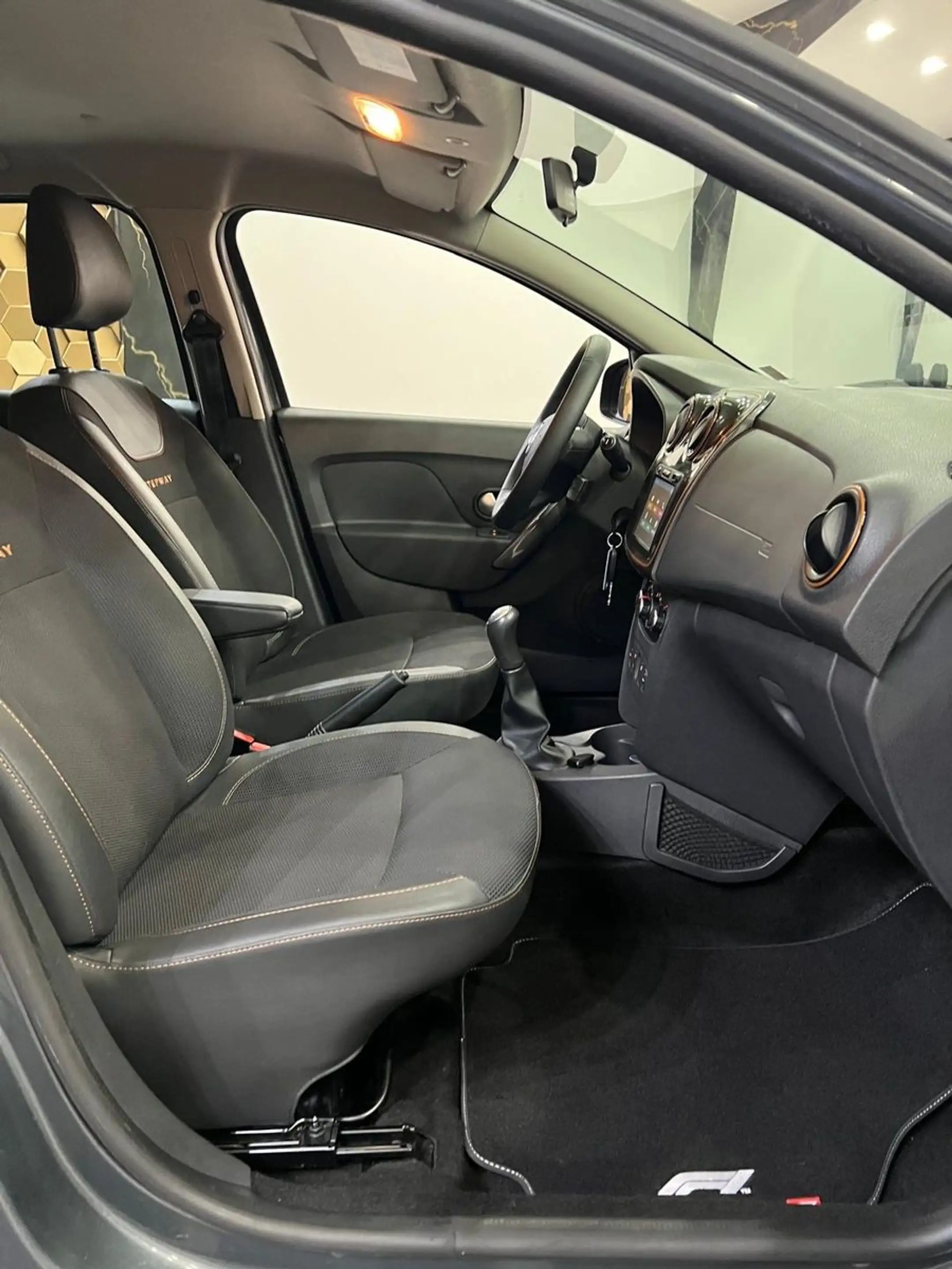 Dacia Logan II Stepway Celebration /Navi/Klima/1.Hand/ — photo 12