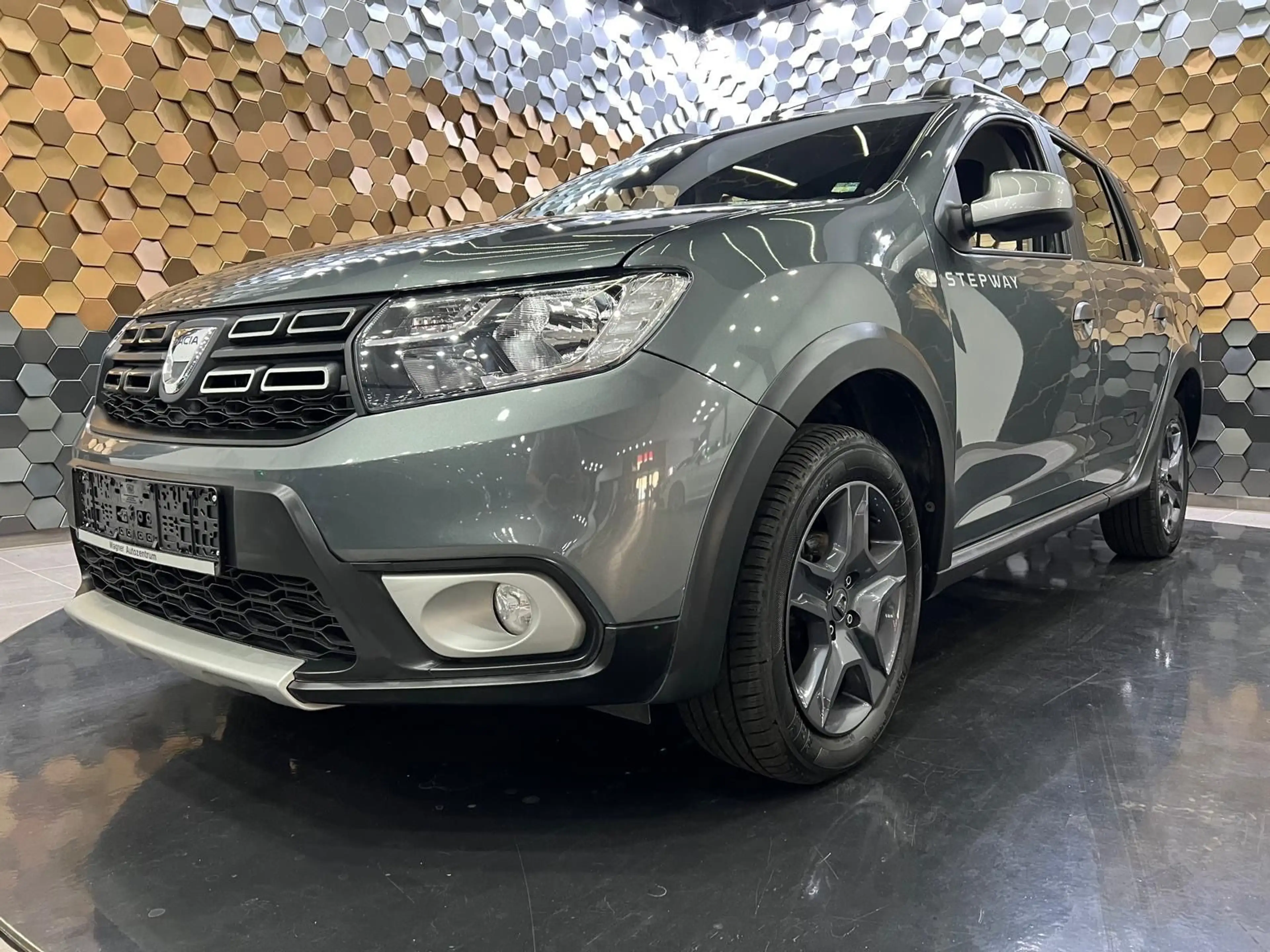 Dacia Logan II Stepway Celebration /Navi/Klima/1.Hand/ — photo 15