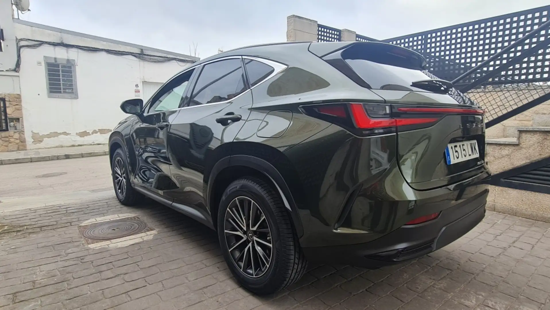 Lexus NX 450h+ Executive 4WD Verde - 2