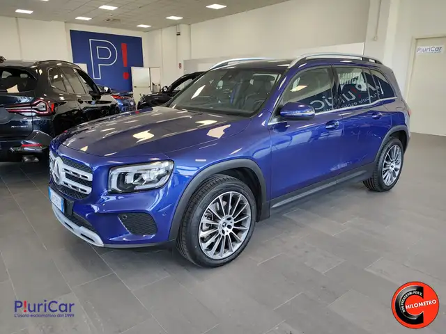 Mercedes-Benz GLB 220