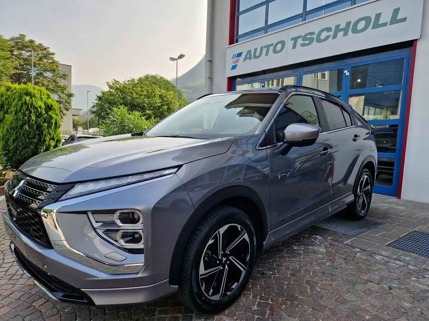 Mitsubishi Eclipse Cross PI-Hybrid 187Cv 4WD SelectBlack ACC LED 18"Keyless Argento - 1