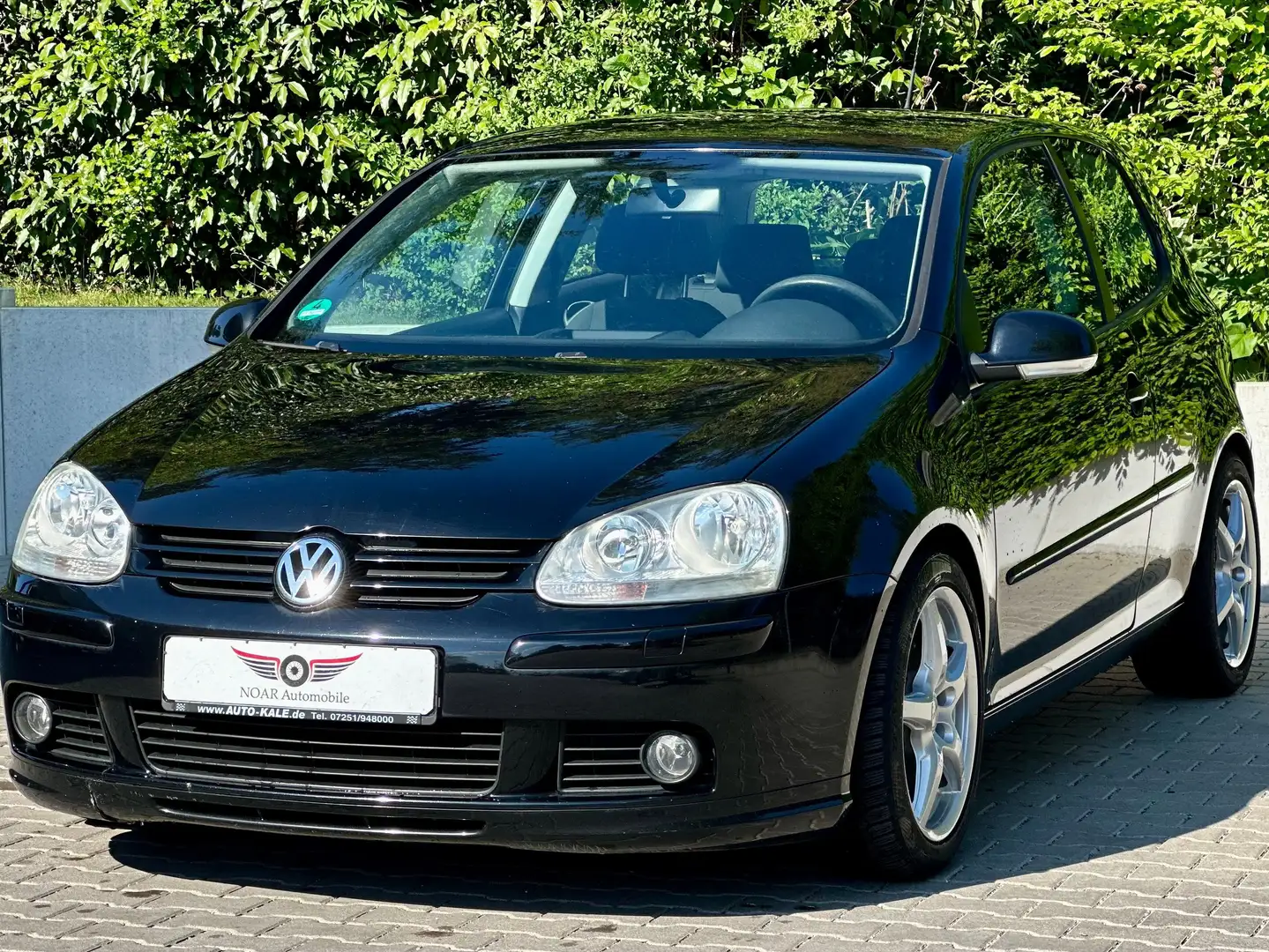 Volkswagen Golf TÜV 2 JAHRE+SCHECKHEFT+KLIMA+SHZ+PDC Schwarz - 1
