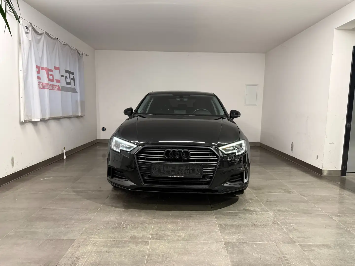 Audi A3 1,6 TDI NAVI APS Schwarz - 1