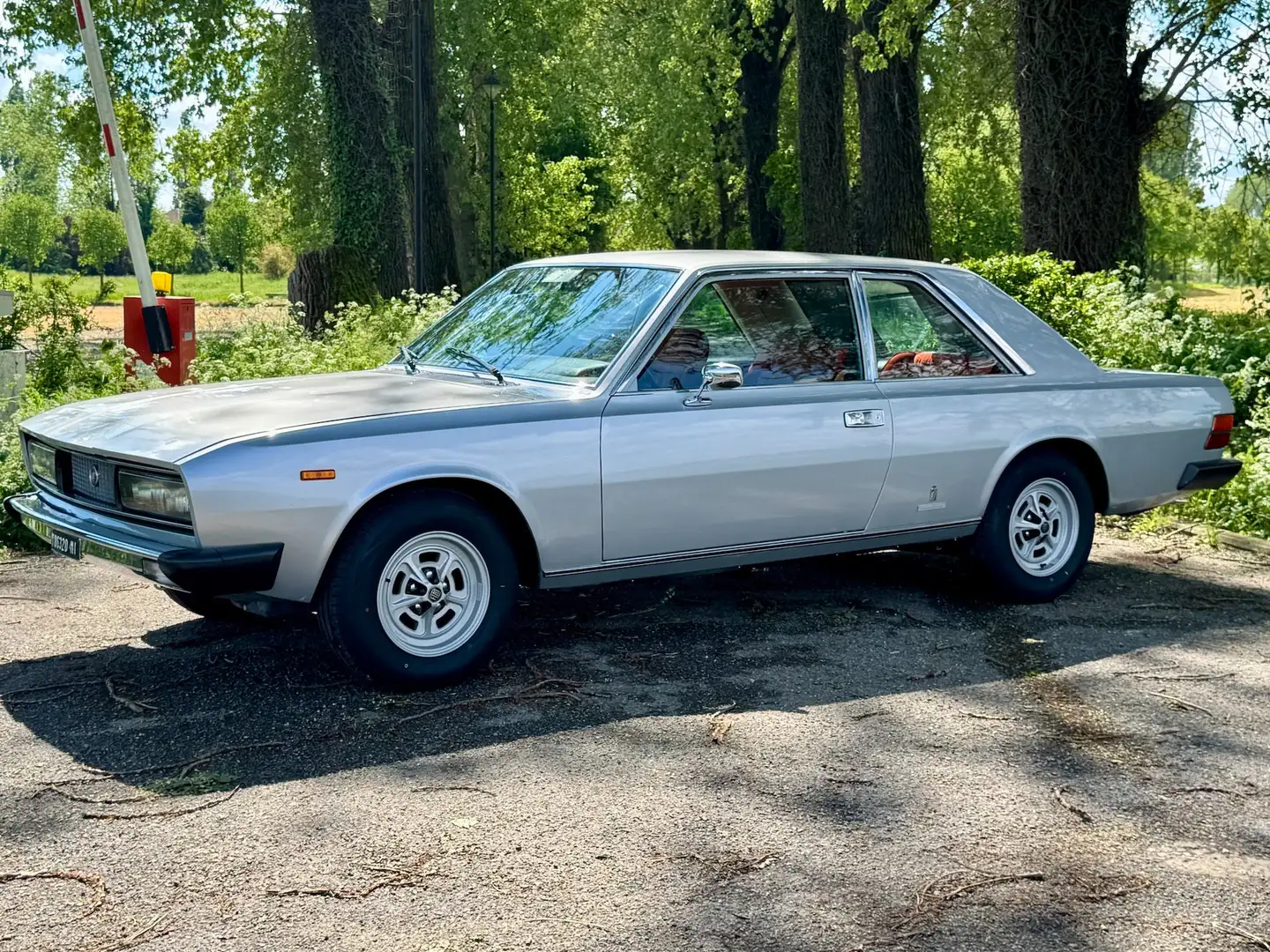 Fiat 130 3.2 Coupe Argent - 2
