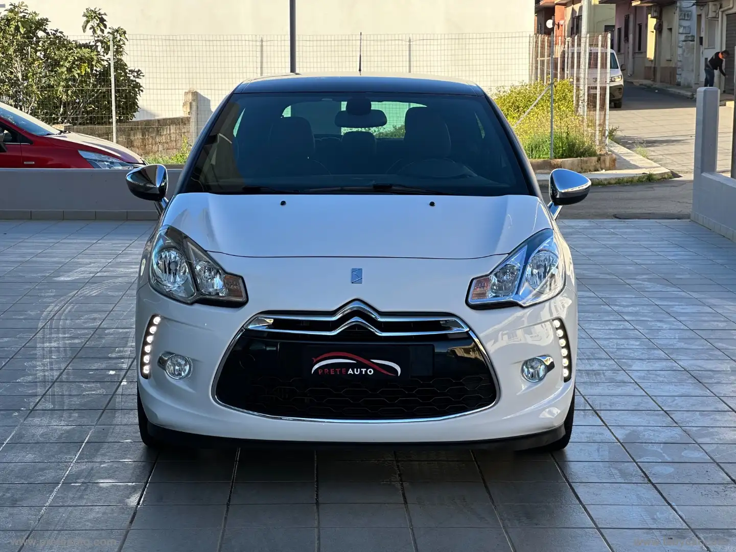 DS Automobiles DS 3 DS 3 1.6 e-HDi 110 air. Sport Chic Biały - 2