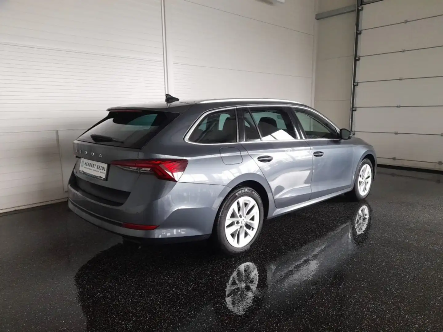 Skoda Octavia Combi FIRST ED 2,0 TDI DSG *MATRIX-LED / VIRTUELL / NAVI / AHV / MEMORY SPORTSITZE / KEYLESS* Grau - 2