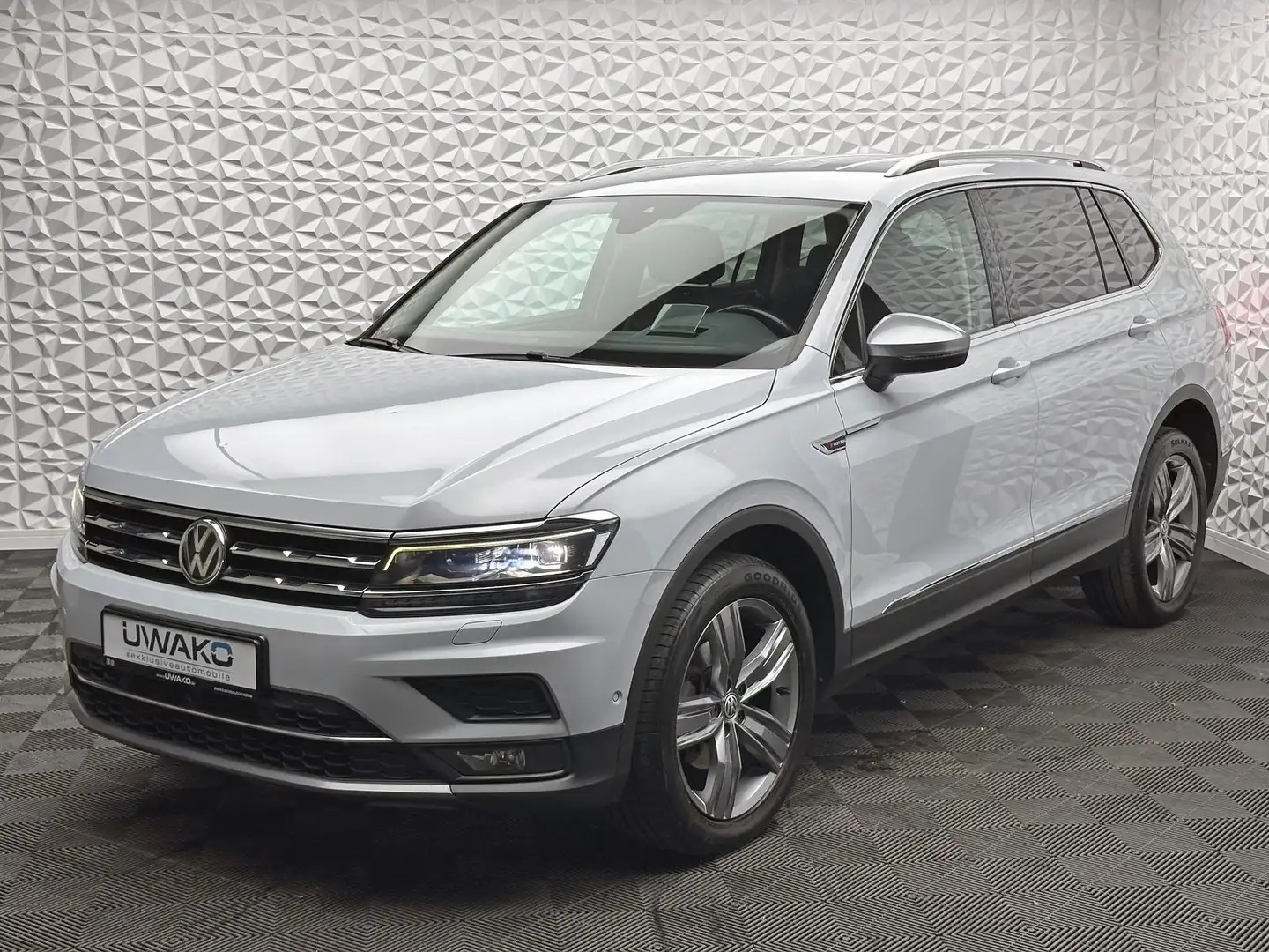 Volkswagen Tiguan Allspace TIGUAN 2.0 TDI ALLSPACE/4MOTION/7-SITZE/AHK/360° Argent - 2