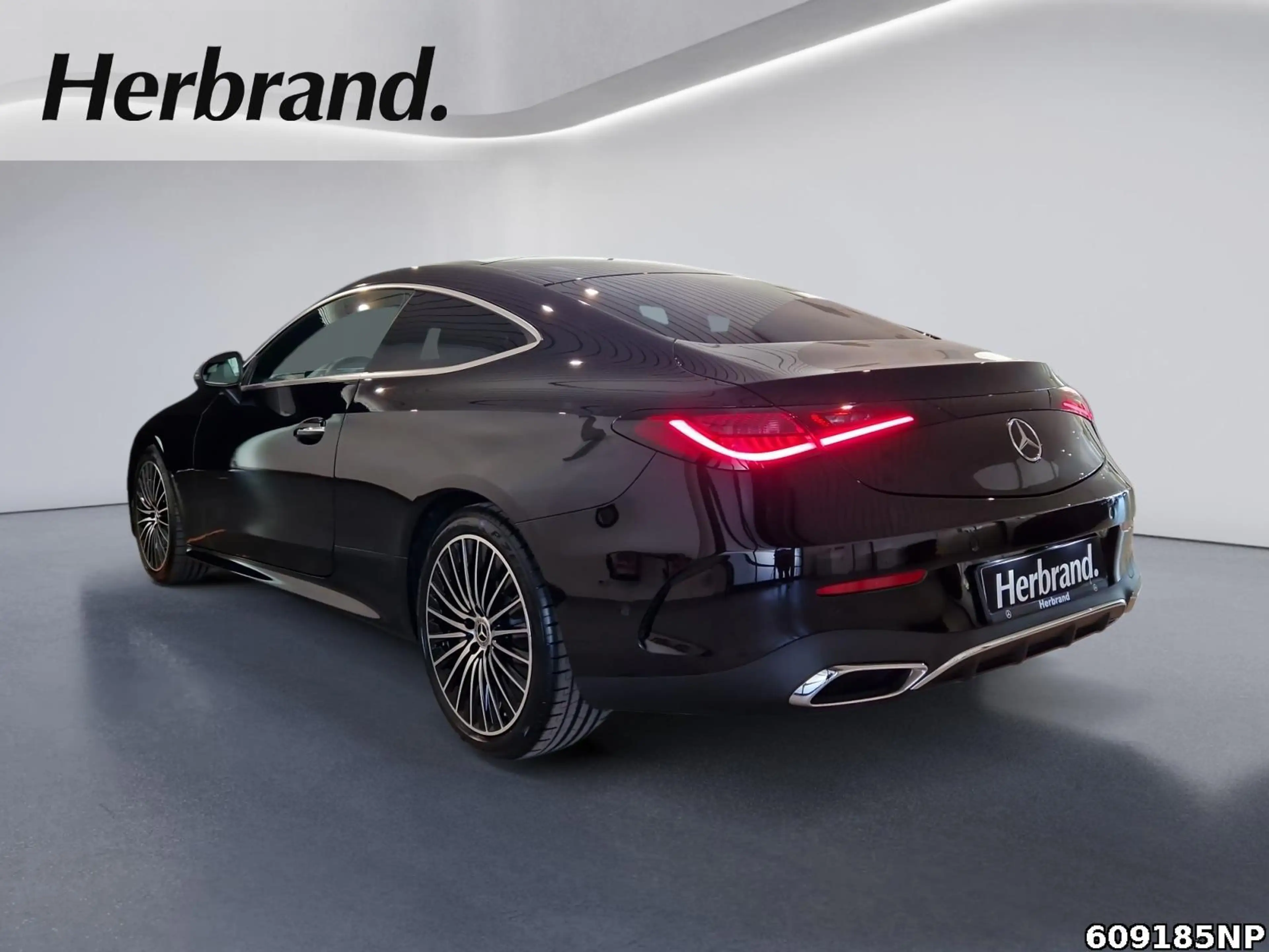 Mercedes-Benz CLE 300 4M AMG Coupé Pano Digital-Light 360° — photo 4