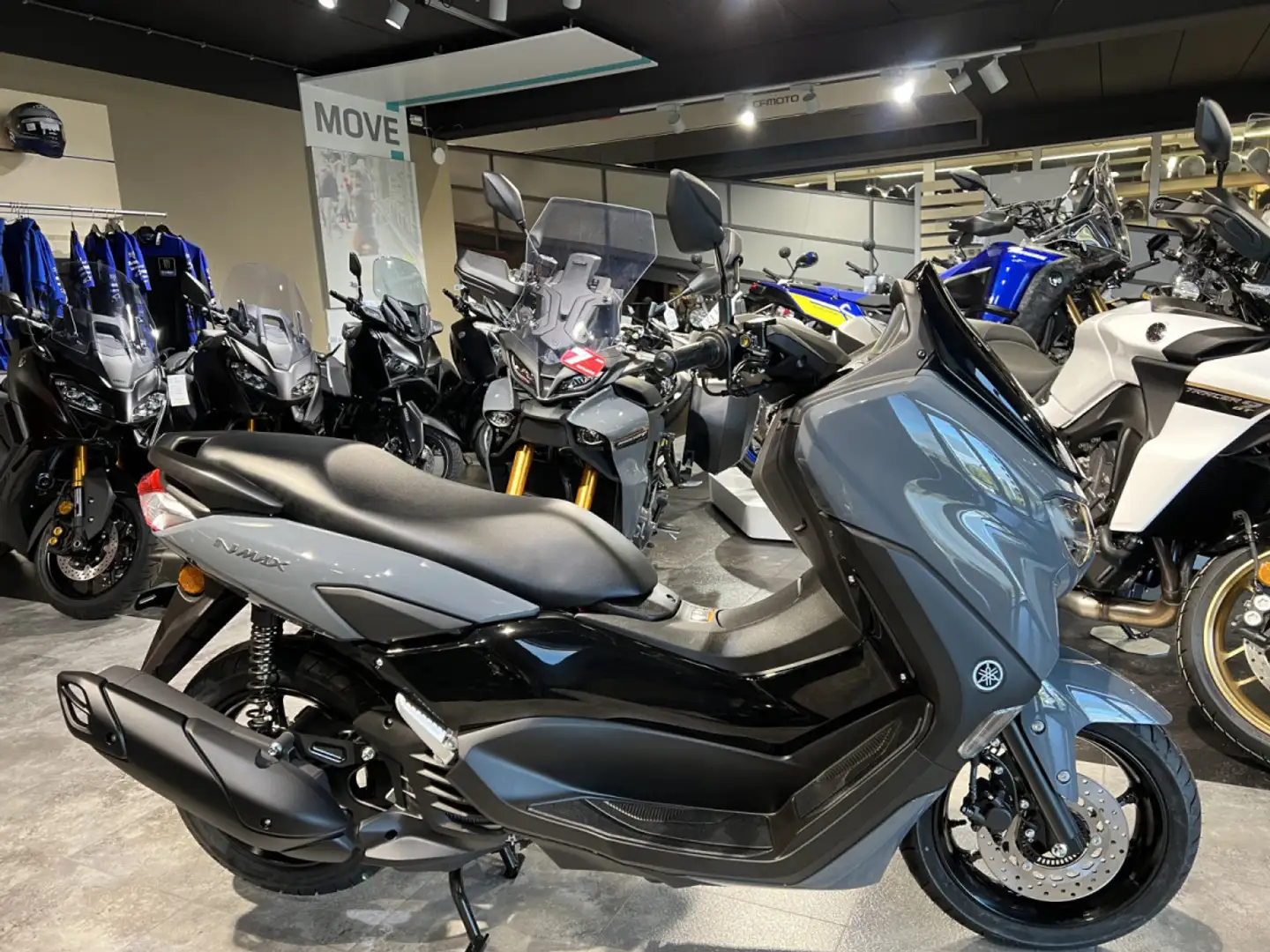 Yamaha NMAX Tech Max 125 Gris - 1