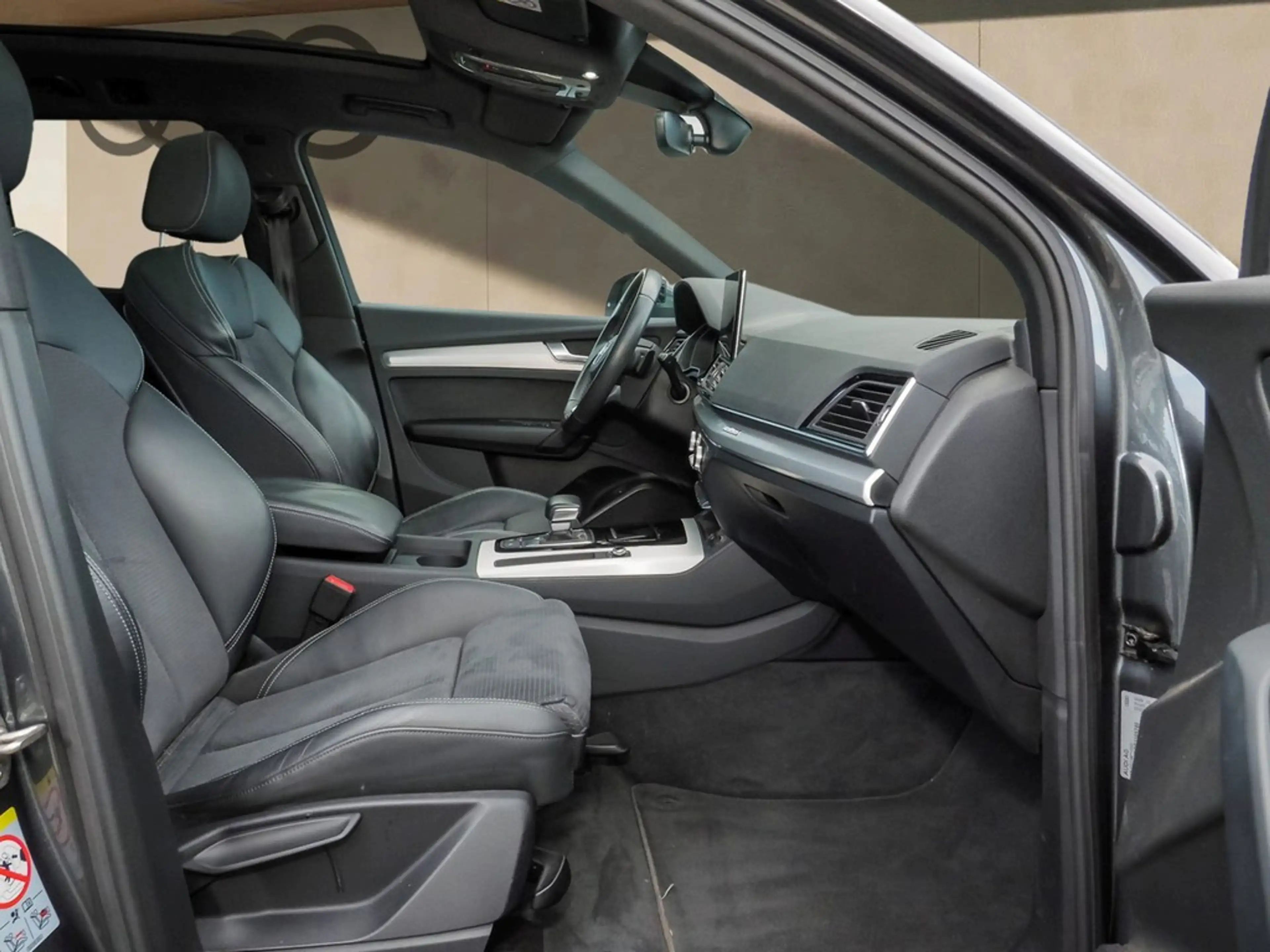 Audi Q5 50 TFSI e quattro S line PANO*AHK*R-CAM*NAVI*AC... — photo 10