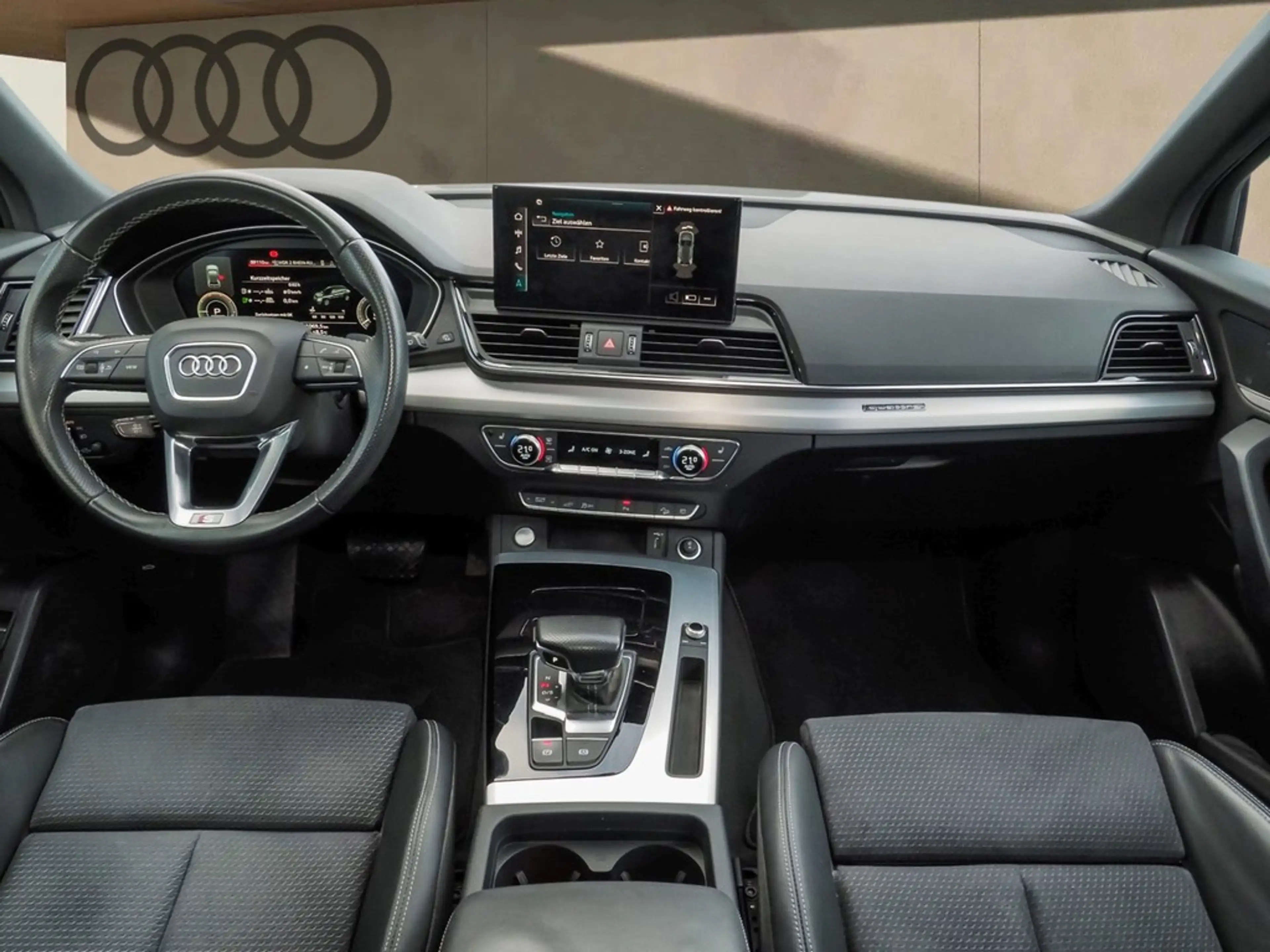 Audi Q5 50 TFSI e quattro S line PANO*AHK*R-CAM*NAVI*AC... — photo 8