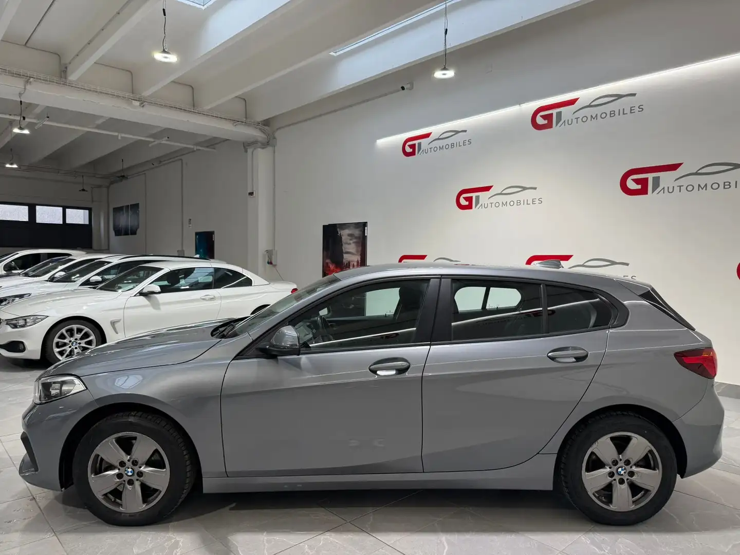 BMW 118 Serie 1 118d Business Advantage auto Silber - 2