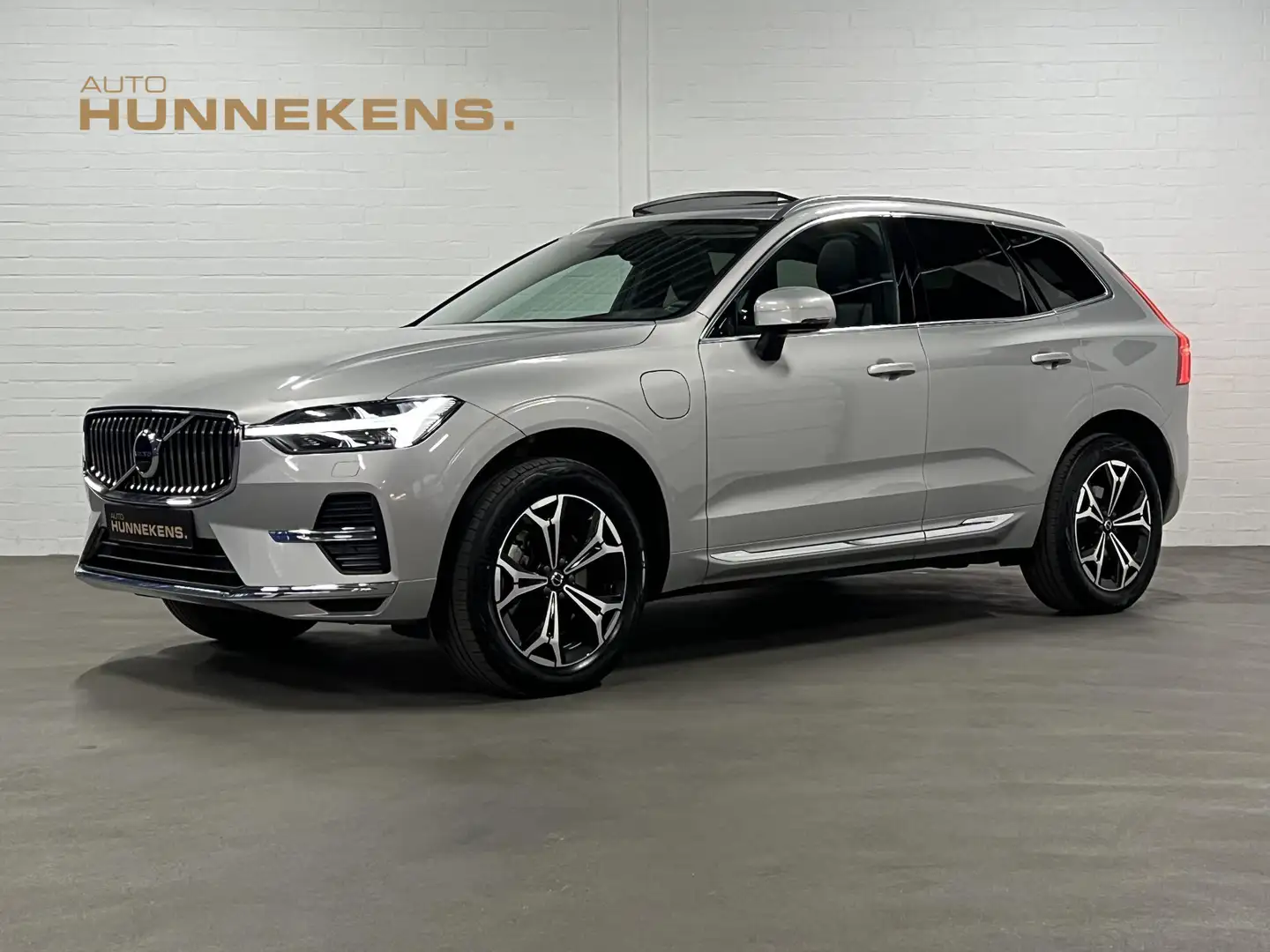 Volvo XC60 2.0 T6 Plug-in hybrid AWD Inscription Exp. Open da Gris - 2